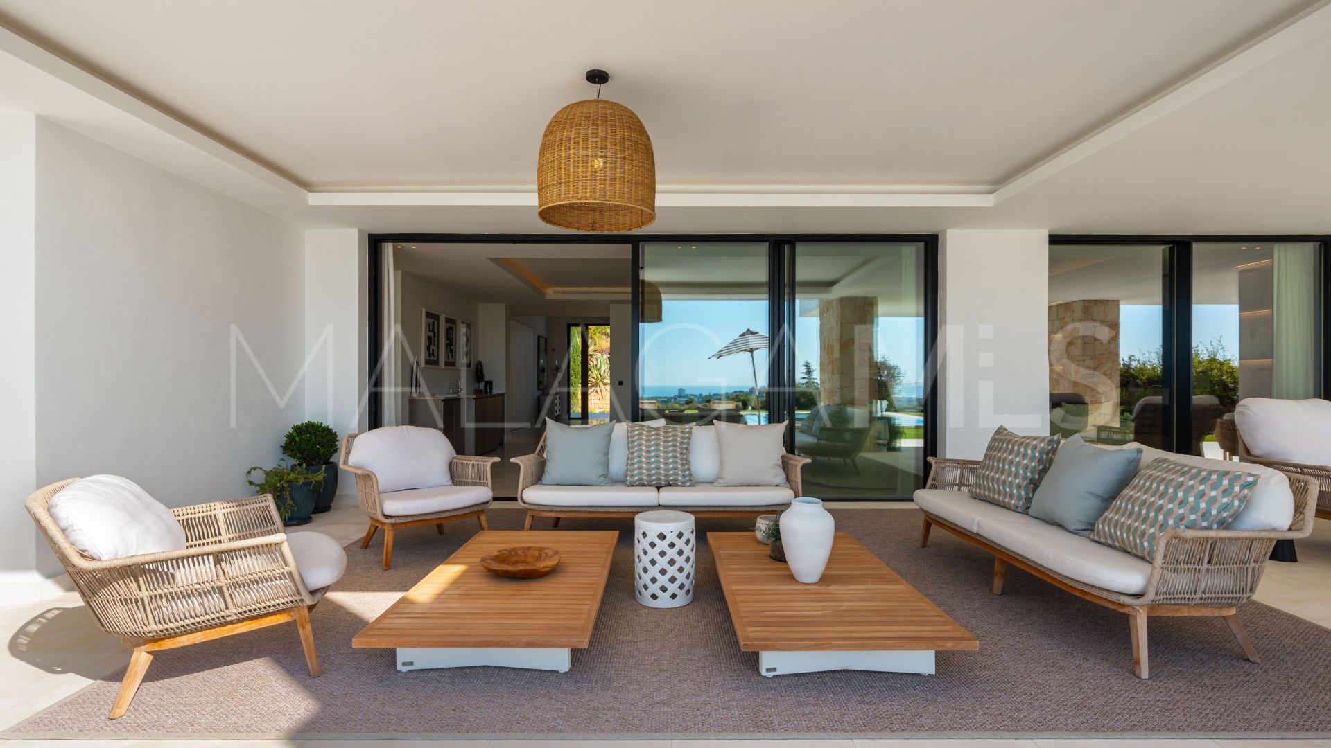 For sale villa in Benahavis with 8 bedrooms