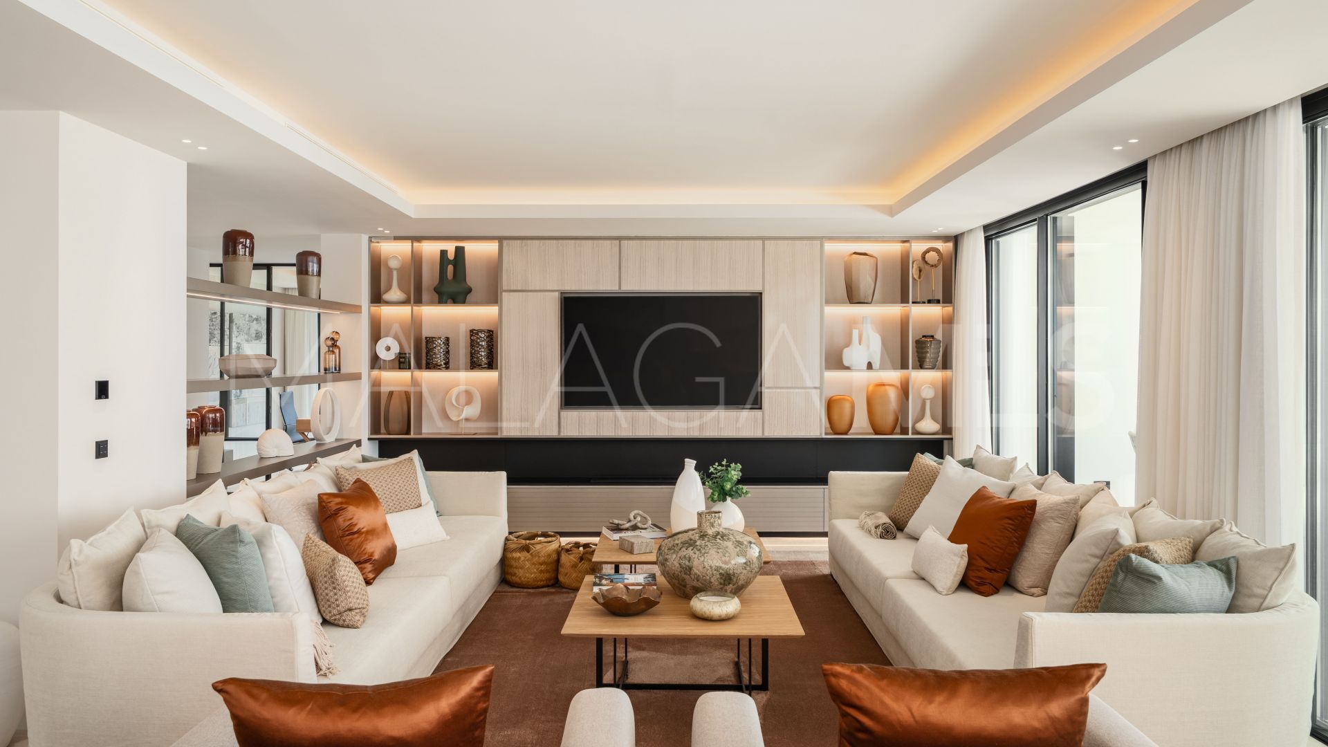 For sale villa in Benahavis with 8 bedrooms