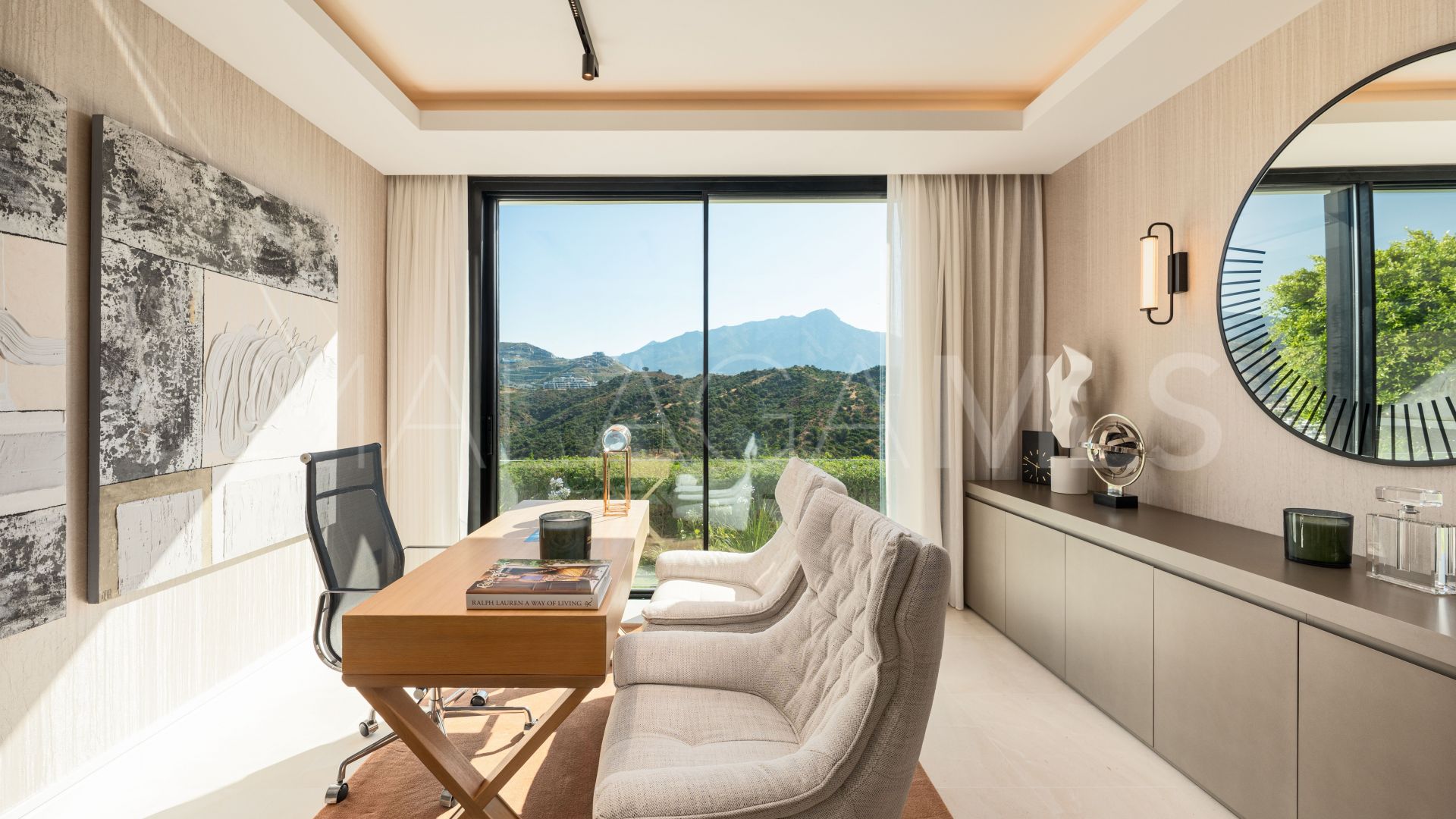 For sale villa in Benahavis with 8 bedrooms