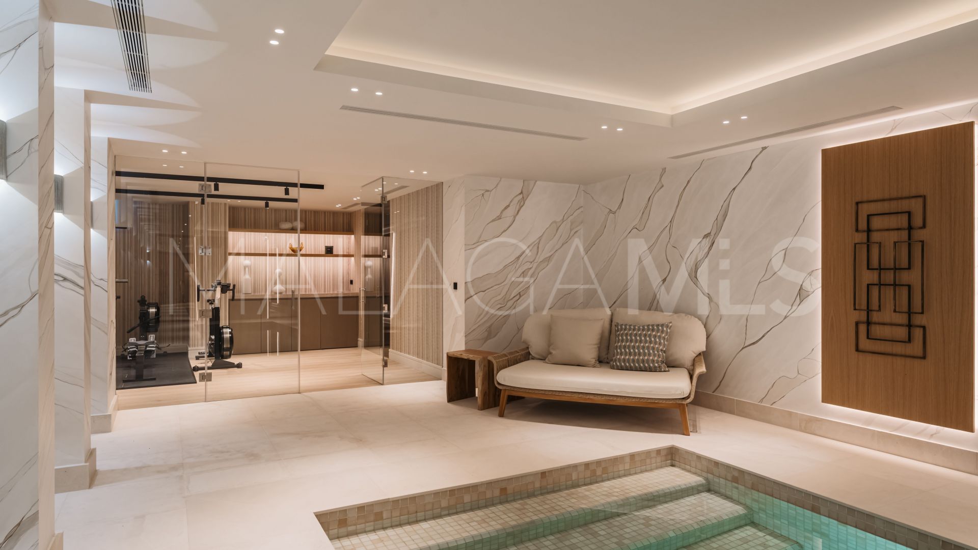 For sale villa in Benahavis with 8 bedrooms