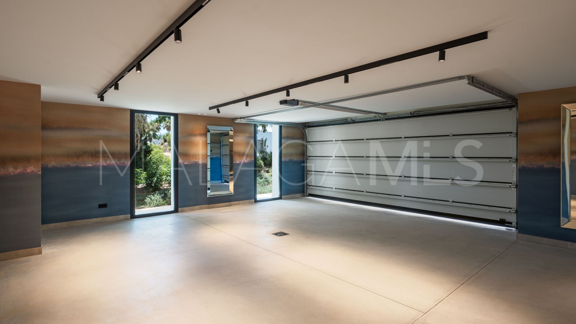 For sale villa in Benahavis with 8 bedrooms