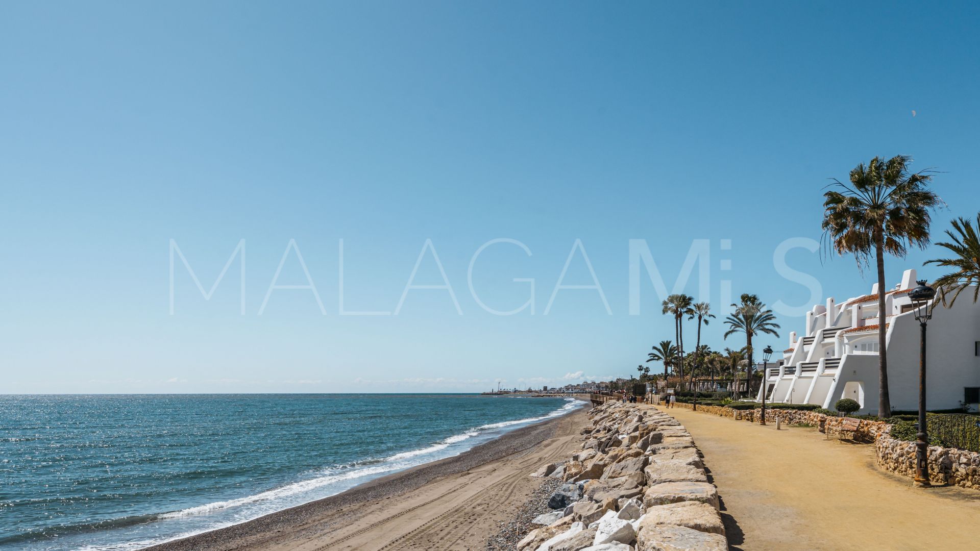 For sale 3 bedrooms ground floor apartment in Coral Beach