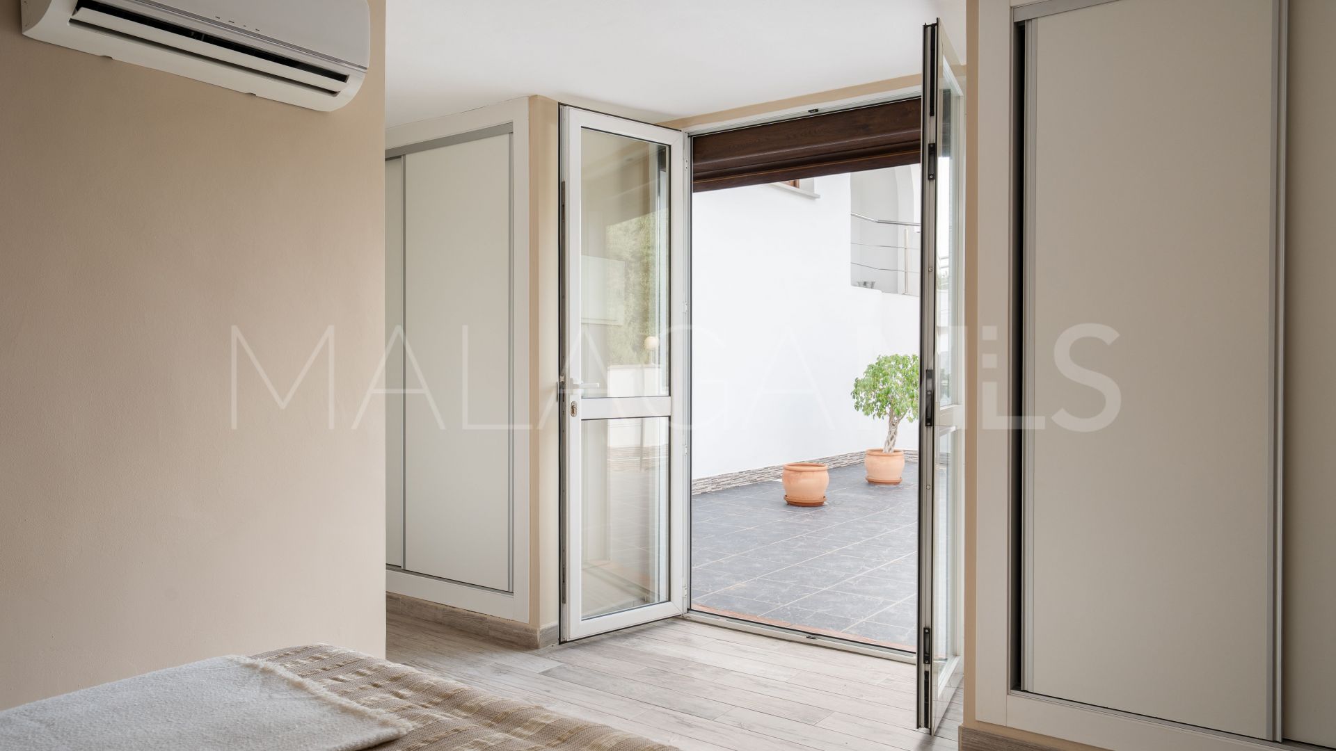 Villa for sale in Benalmadena