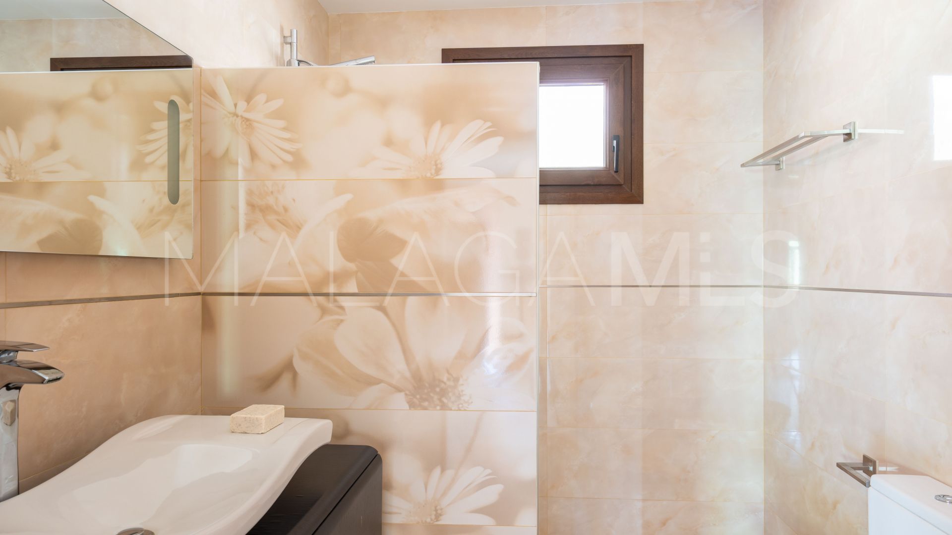 Villa for sale in Benalmadena