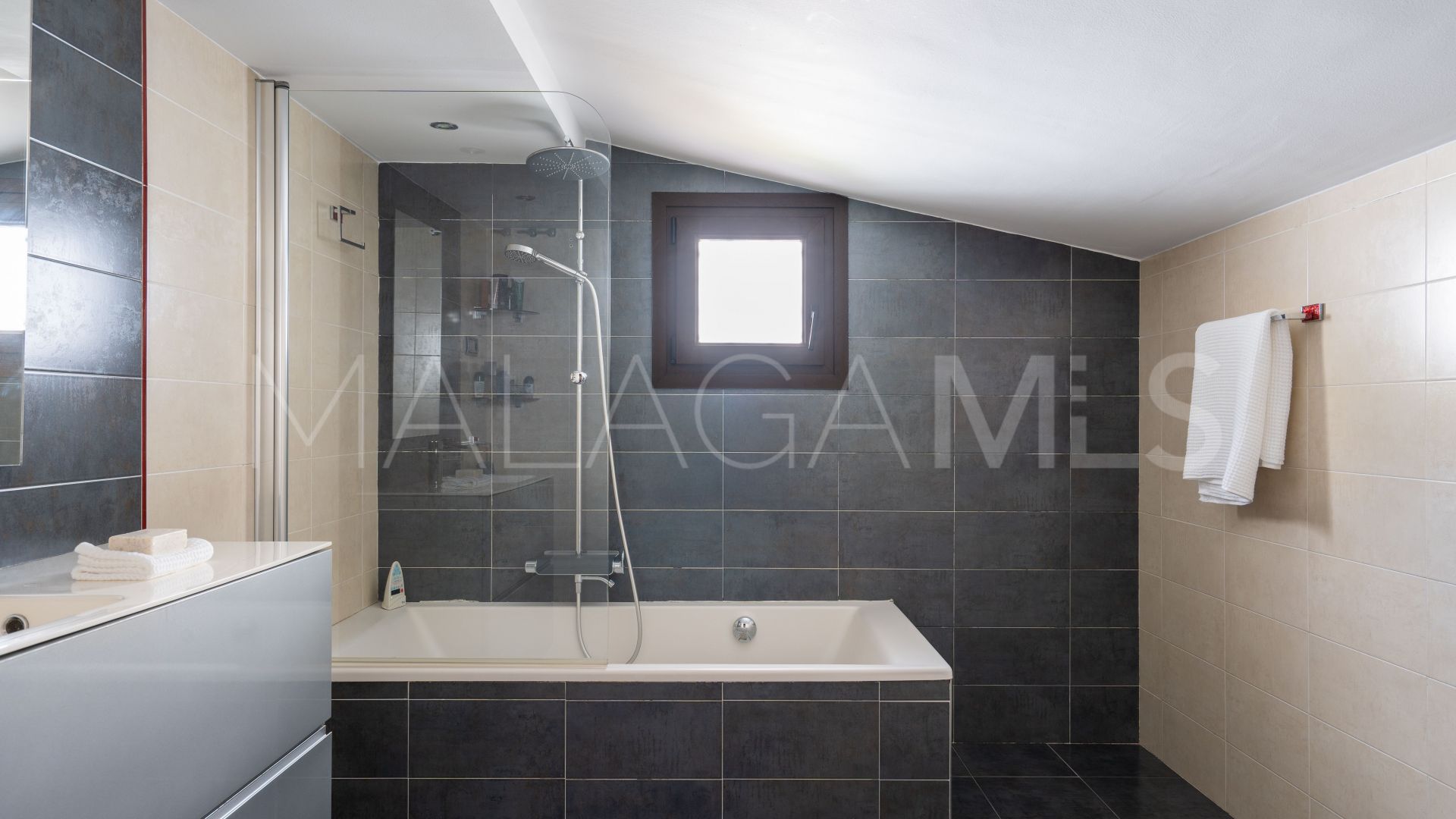 Villa for sale in Benalmadena