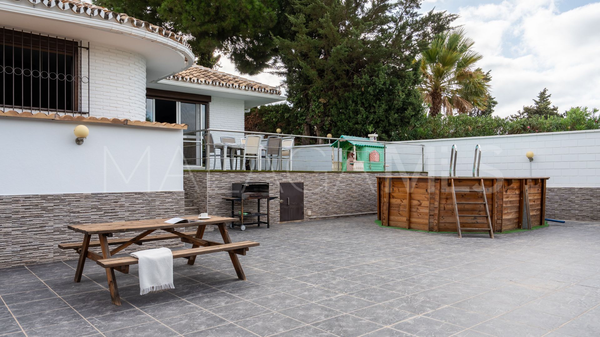 Villa for sale in Benalmadena