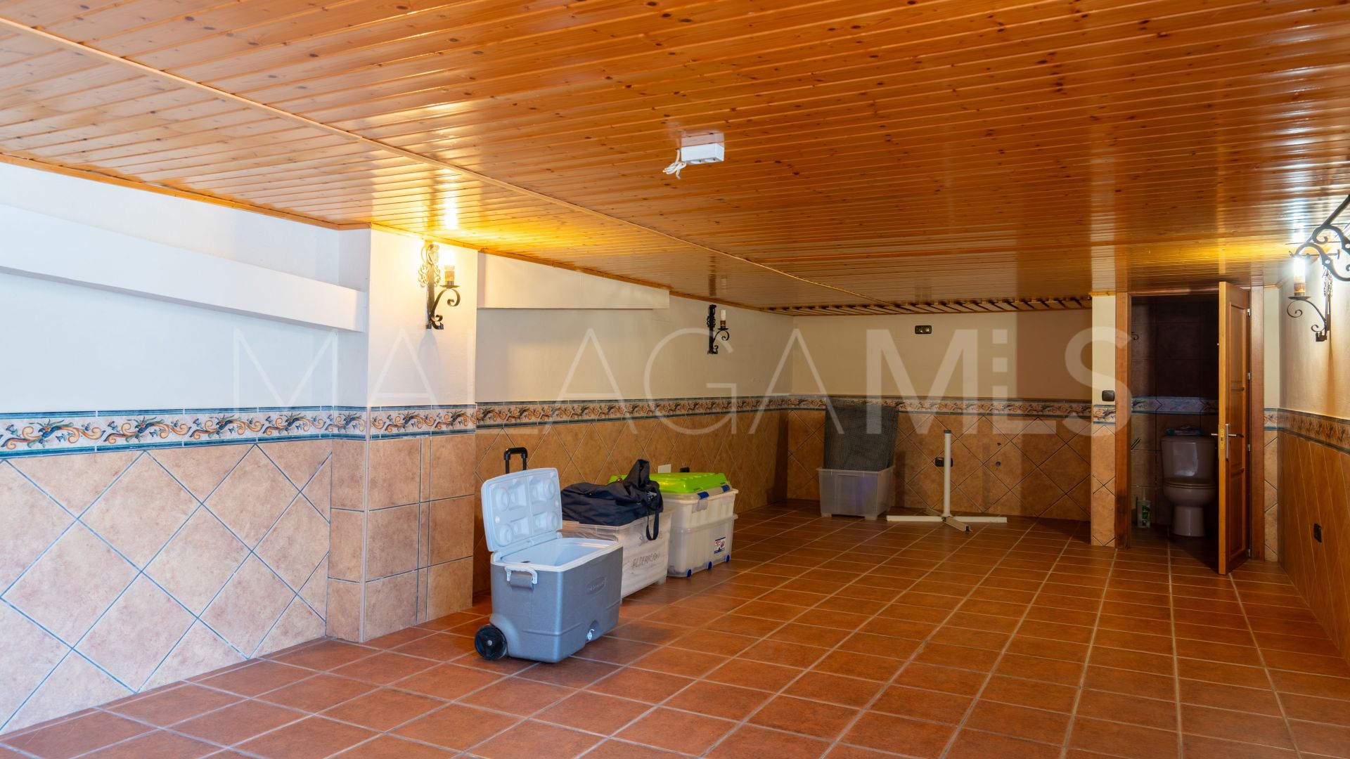 Villa for sale in Benalmadena