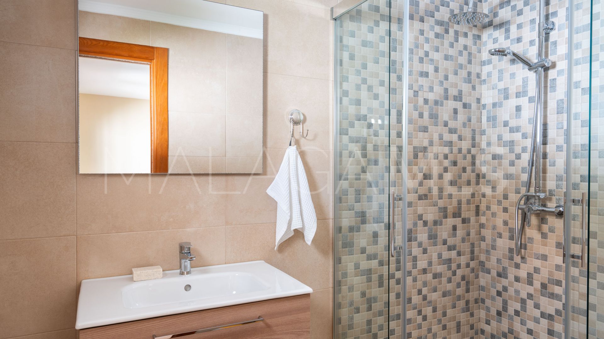 Villa for sale in Benalmadena