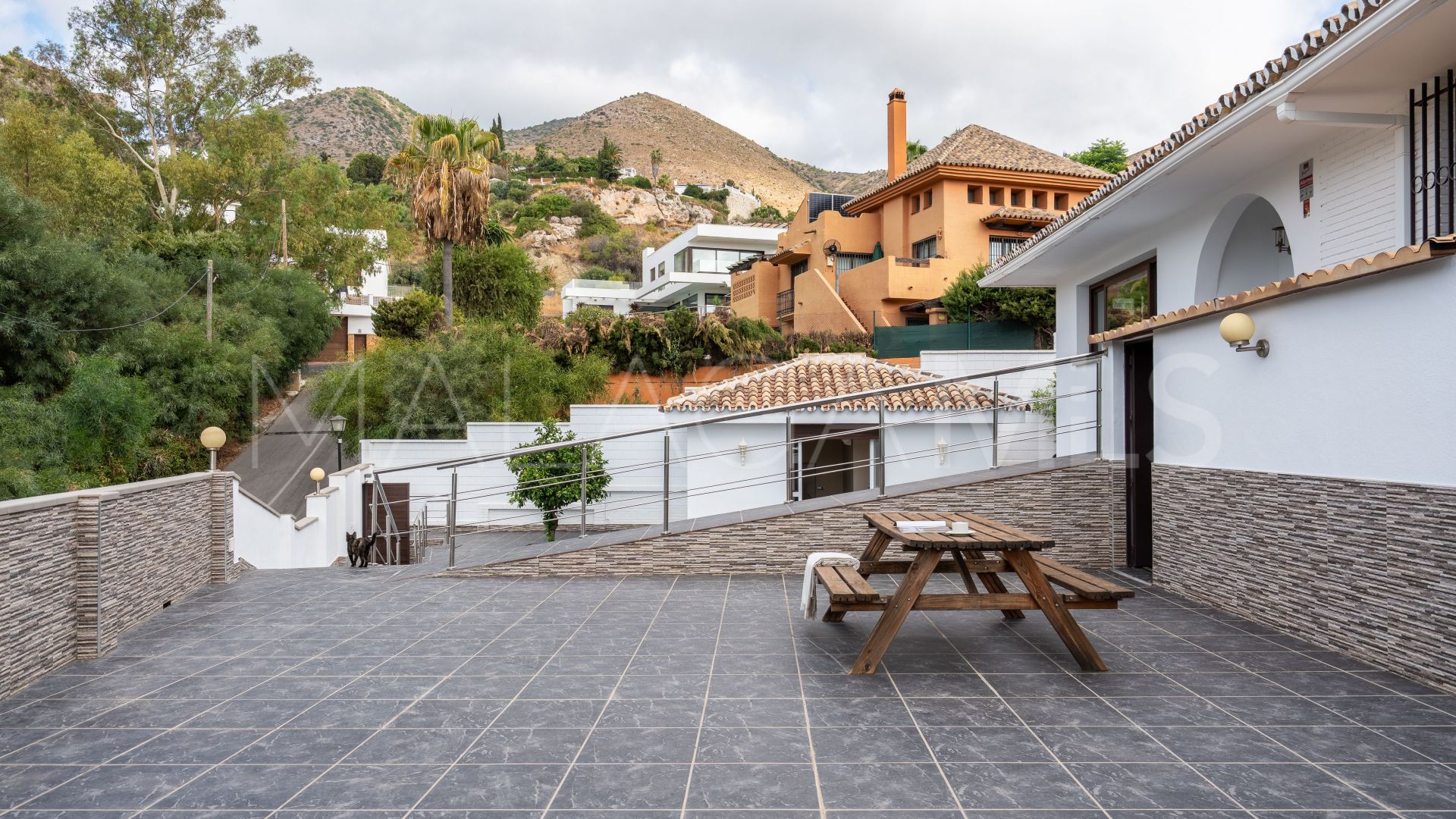 Villa for sale in Benalmadena