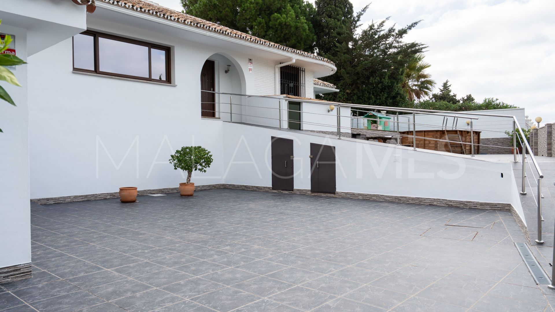 Villa for sale in Benalmadena