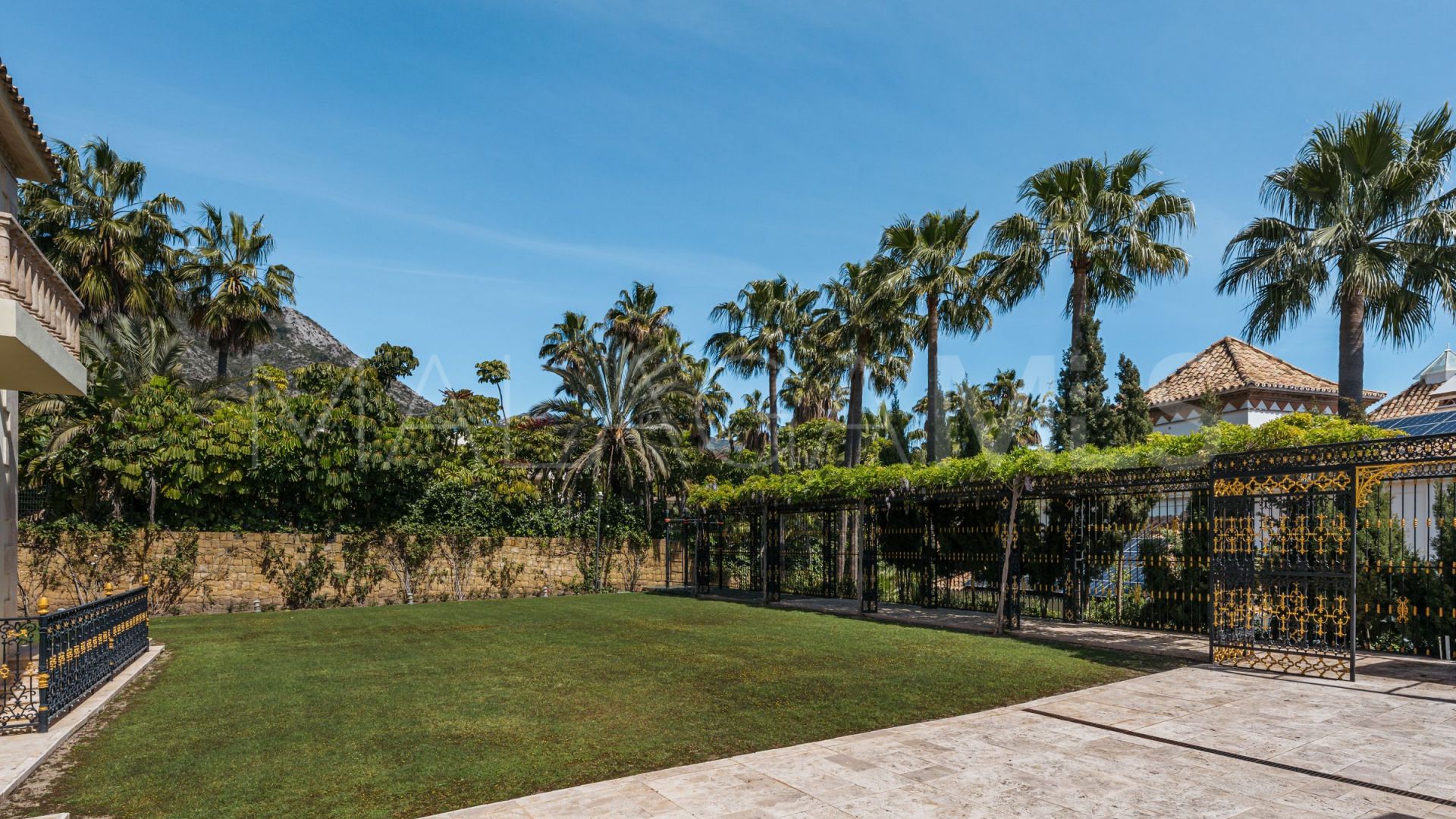 For sale Marbella Golden Mile house with 7 bedrooms