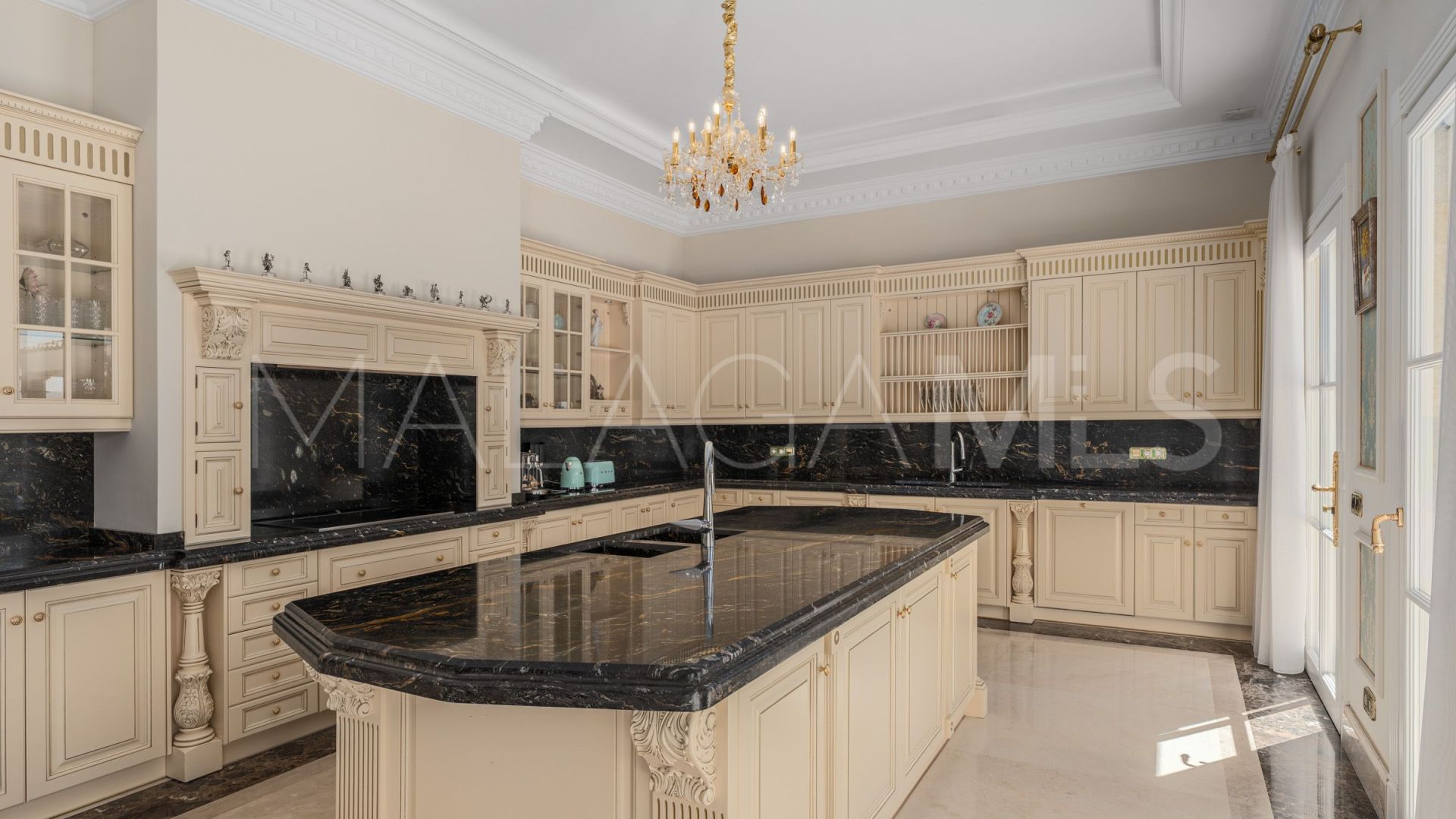 For sale Marbella Golden Mile house with 7 bedrooms