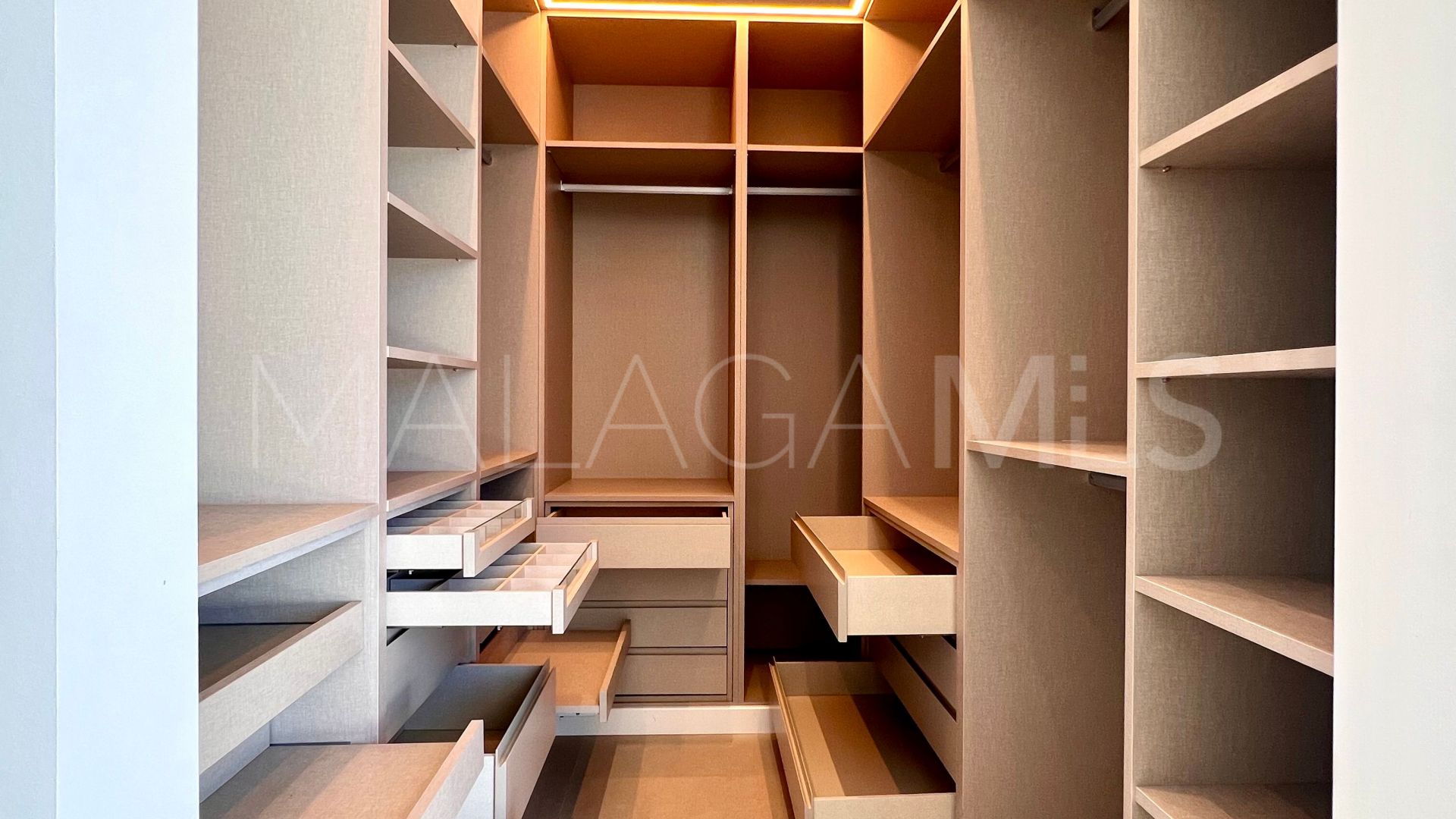 Villa for sale in El Paraiso