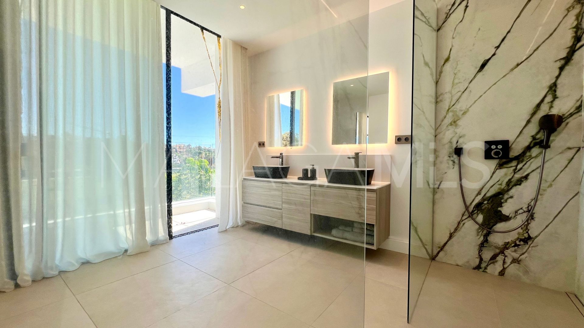 Villa for sale in El Paraiso