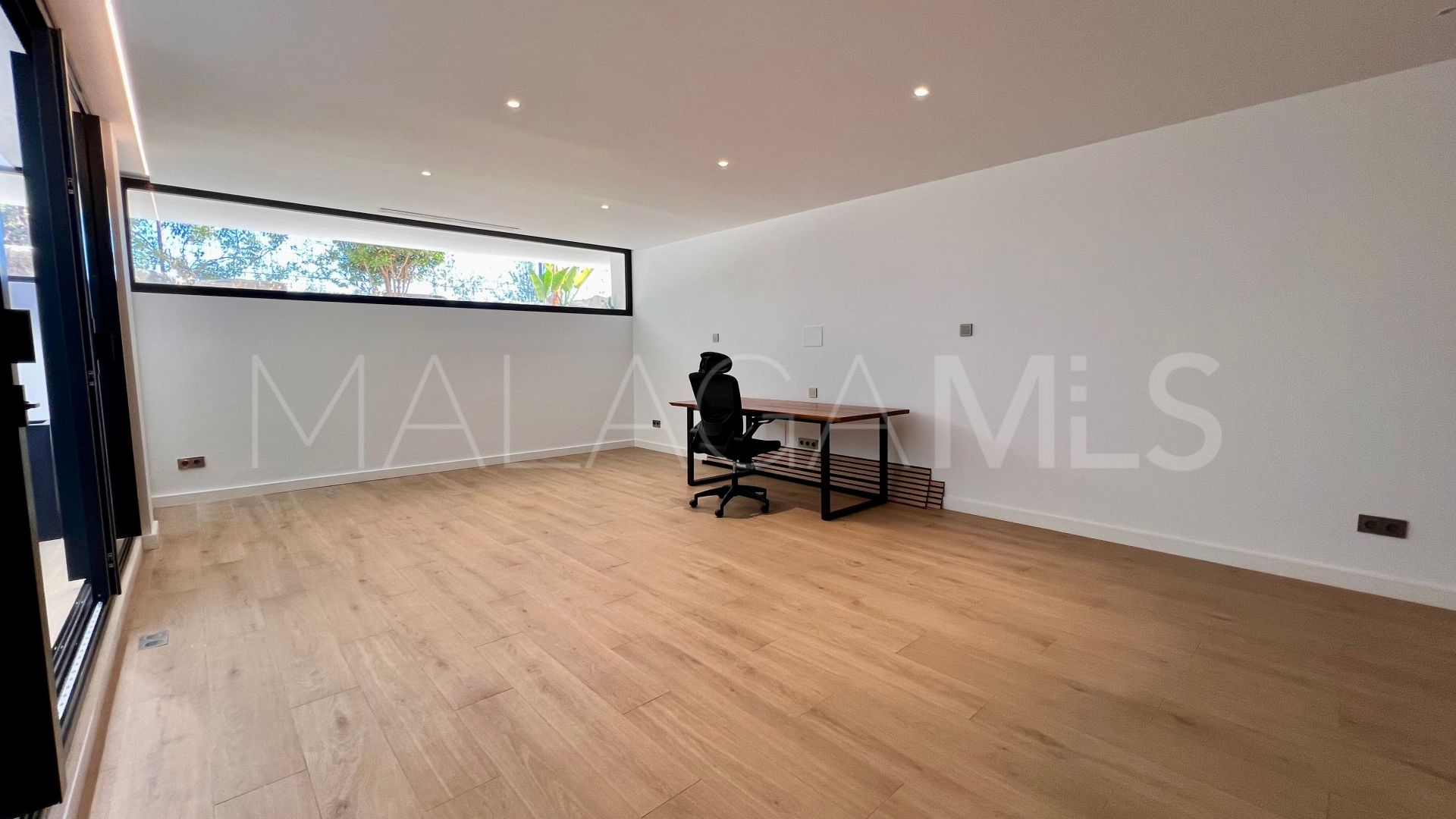 Villa for sale in El Paraiso