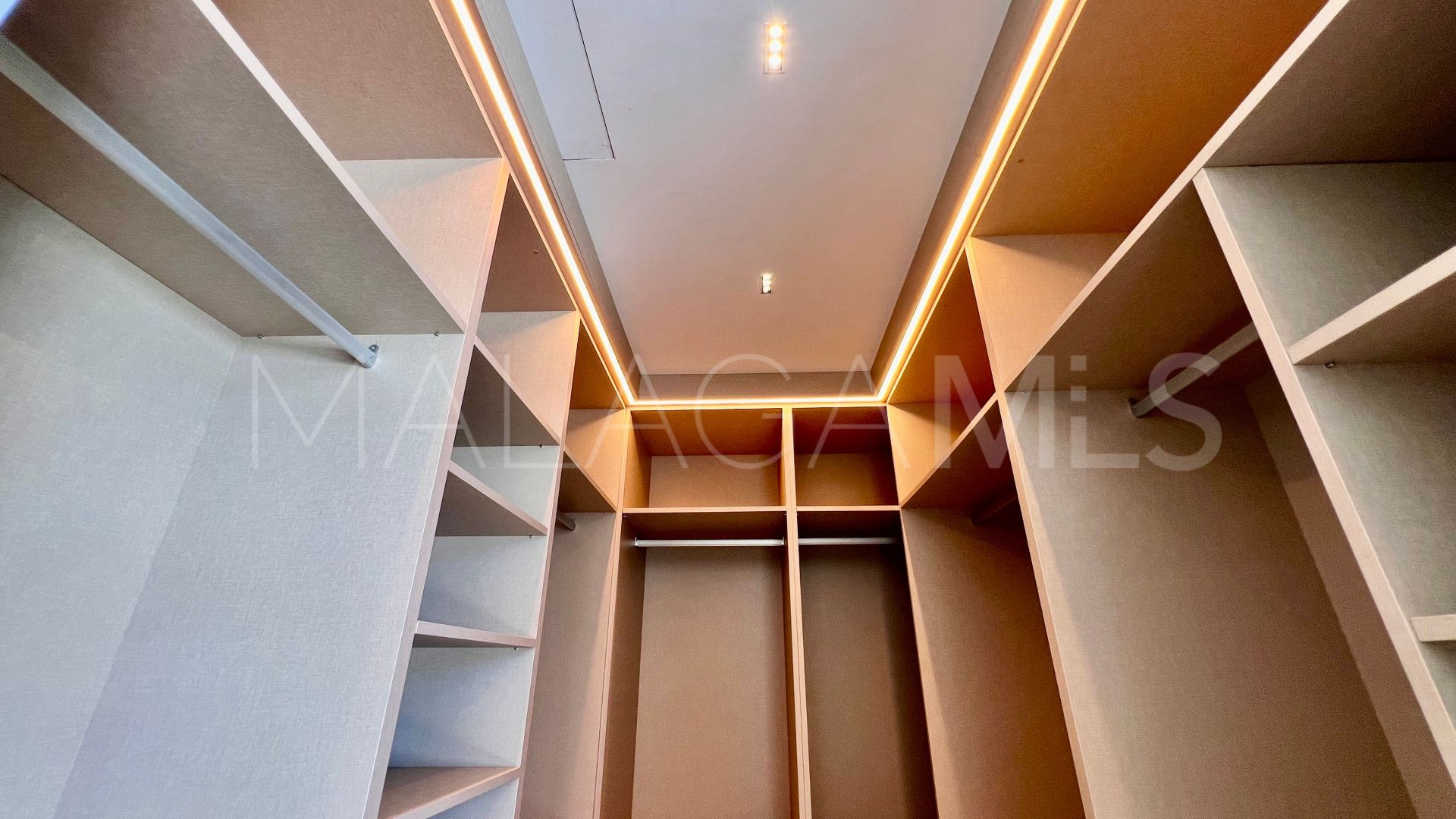 Villa for sale in El Paraiso