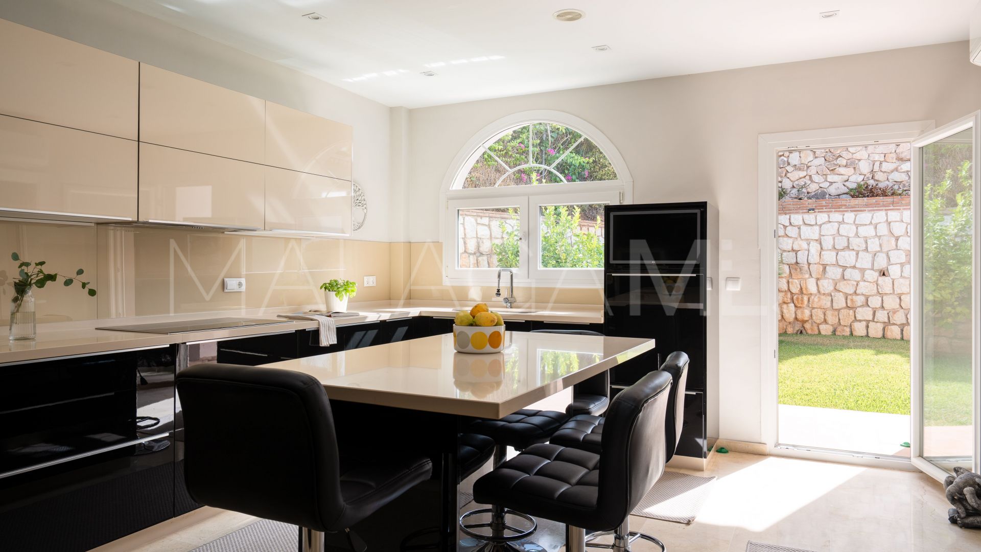 Villa for sale in Sierrezuela