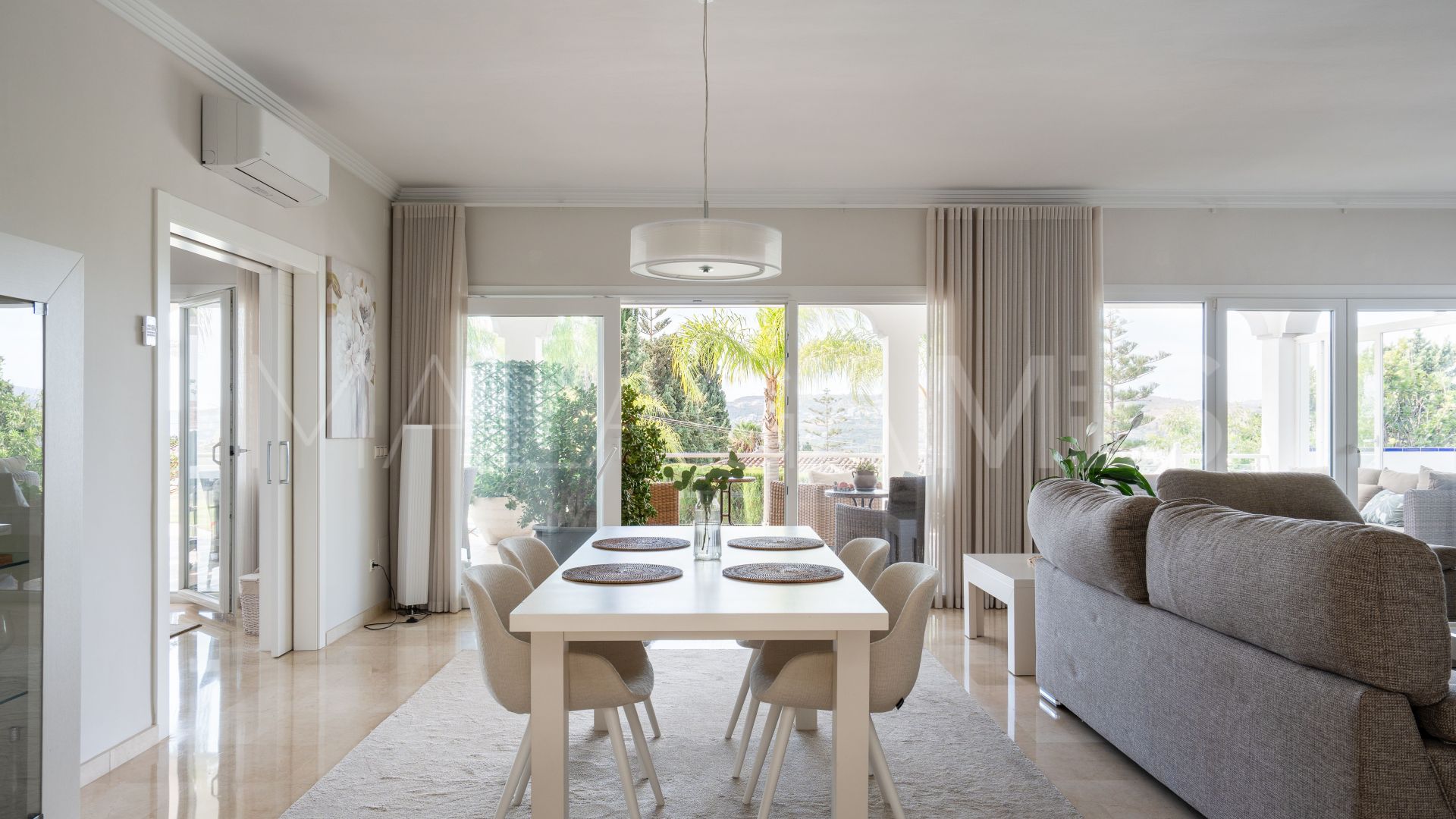 Villa for sale in Sierrezuela