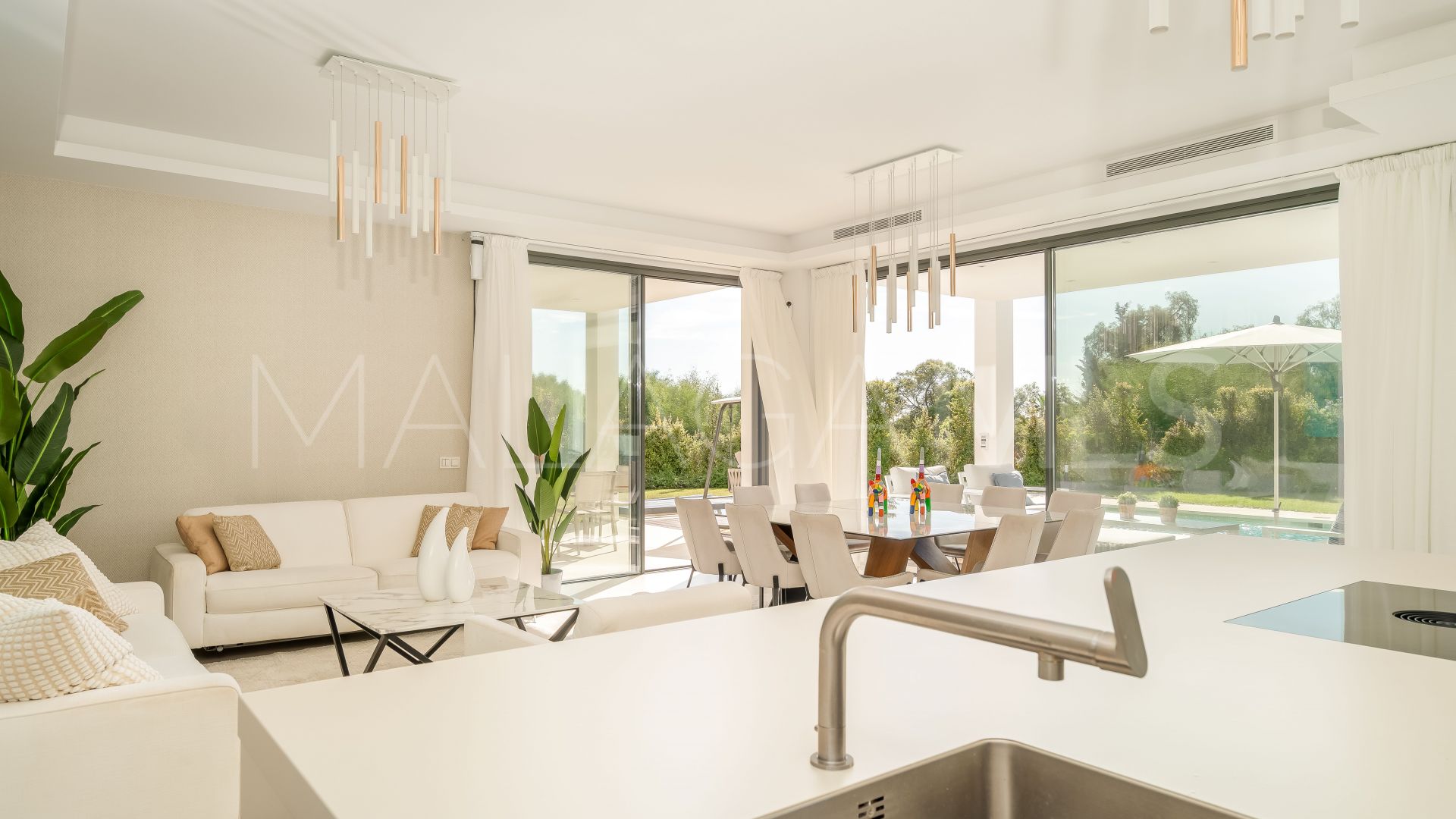 Villa for sale in Monte Halcones