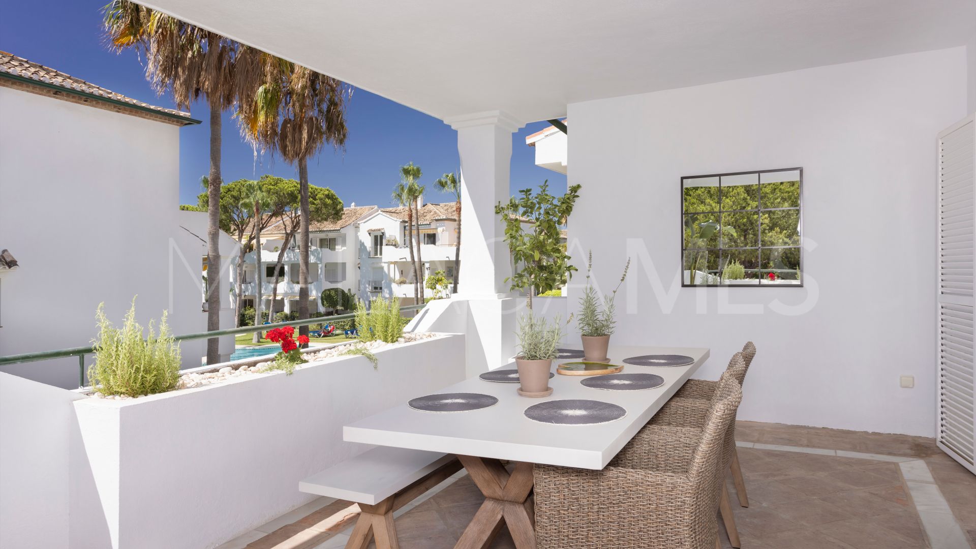Apartment for sale in Estepona East with 3 bedrooms