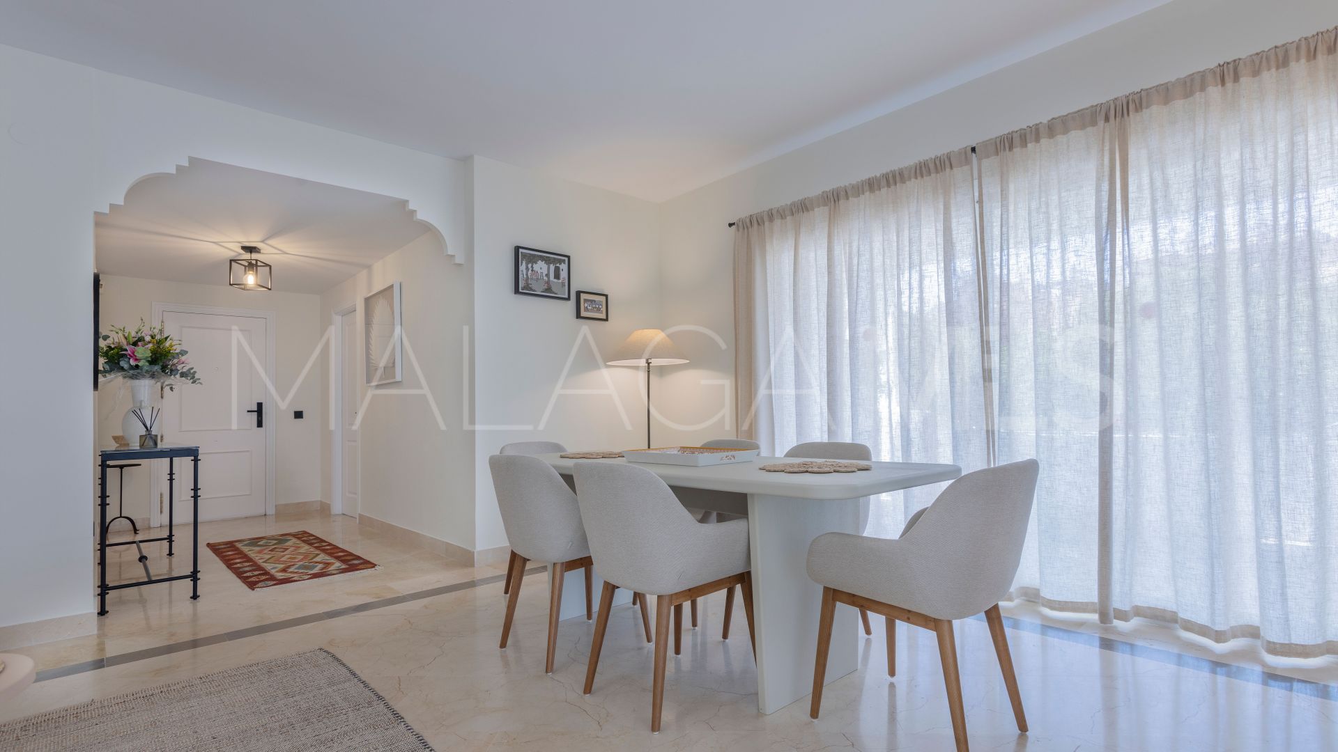 Apartment for sale in Estepona East with 3 bedrooms