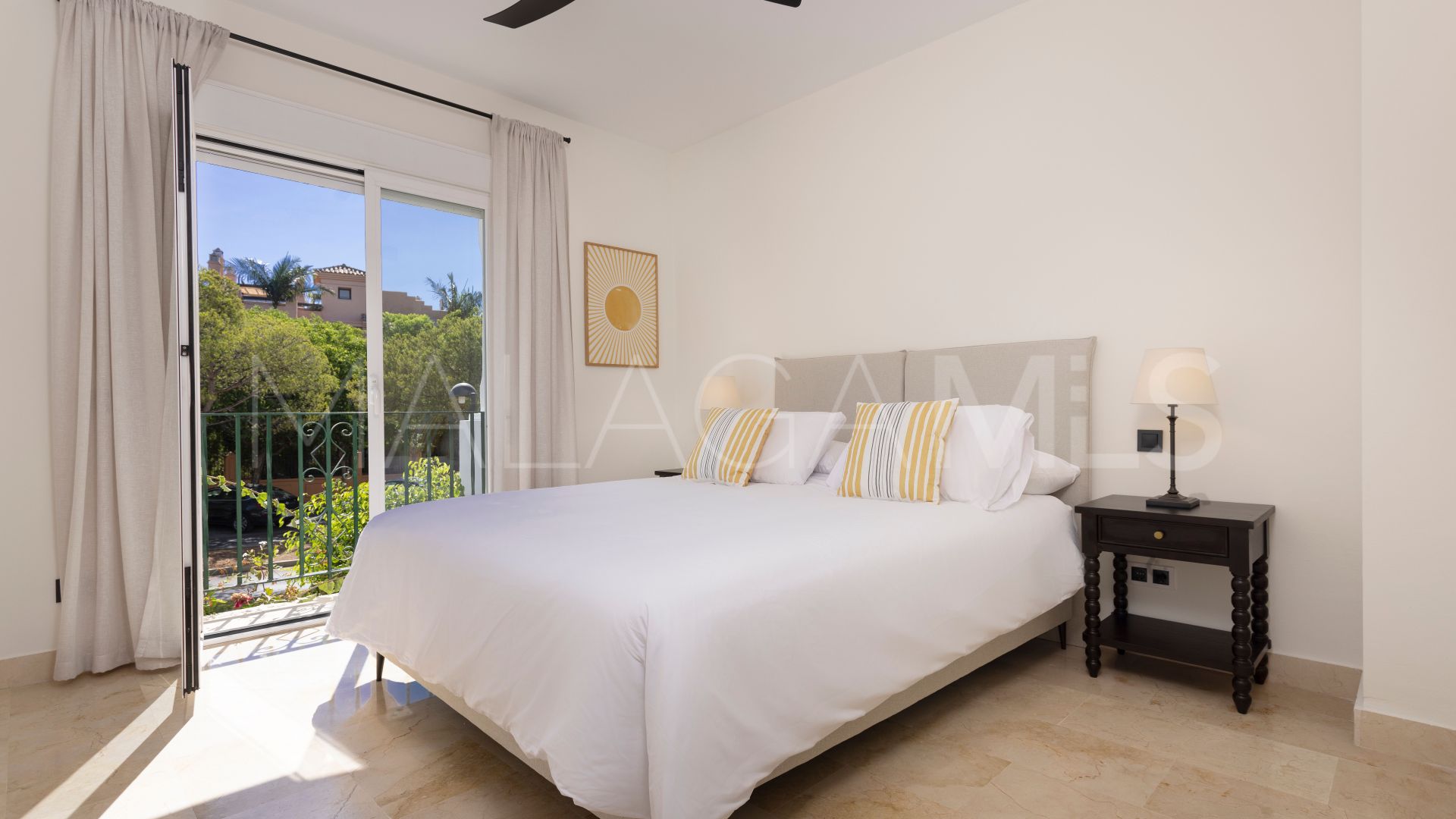 Apartment for sale in Estepona East with 3 bedrooms