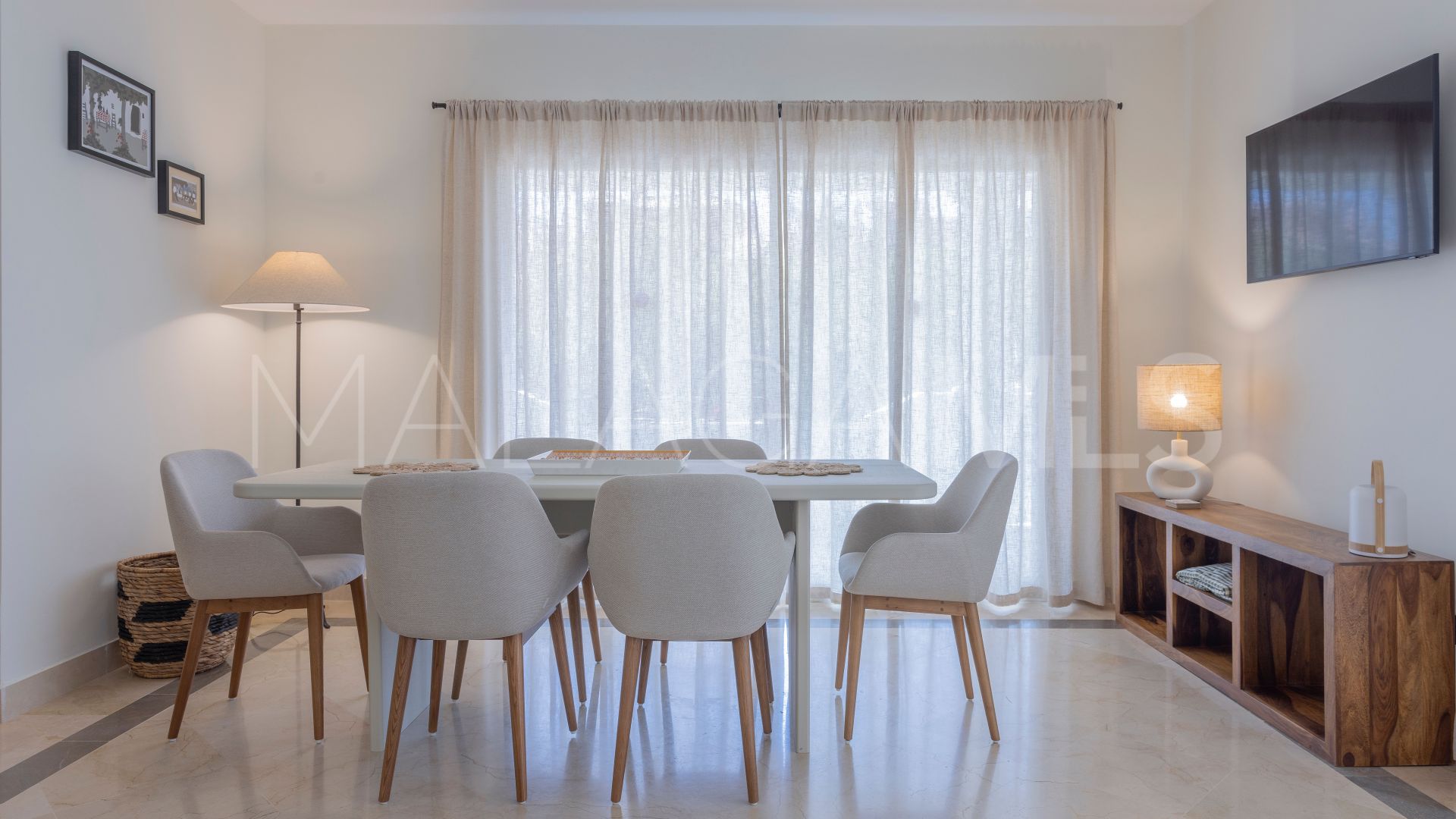 Apartment for sale in Estepona East with 3 bedrooms