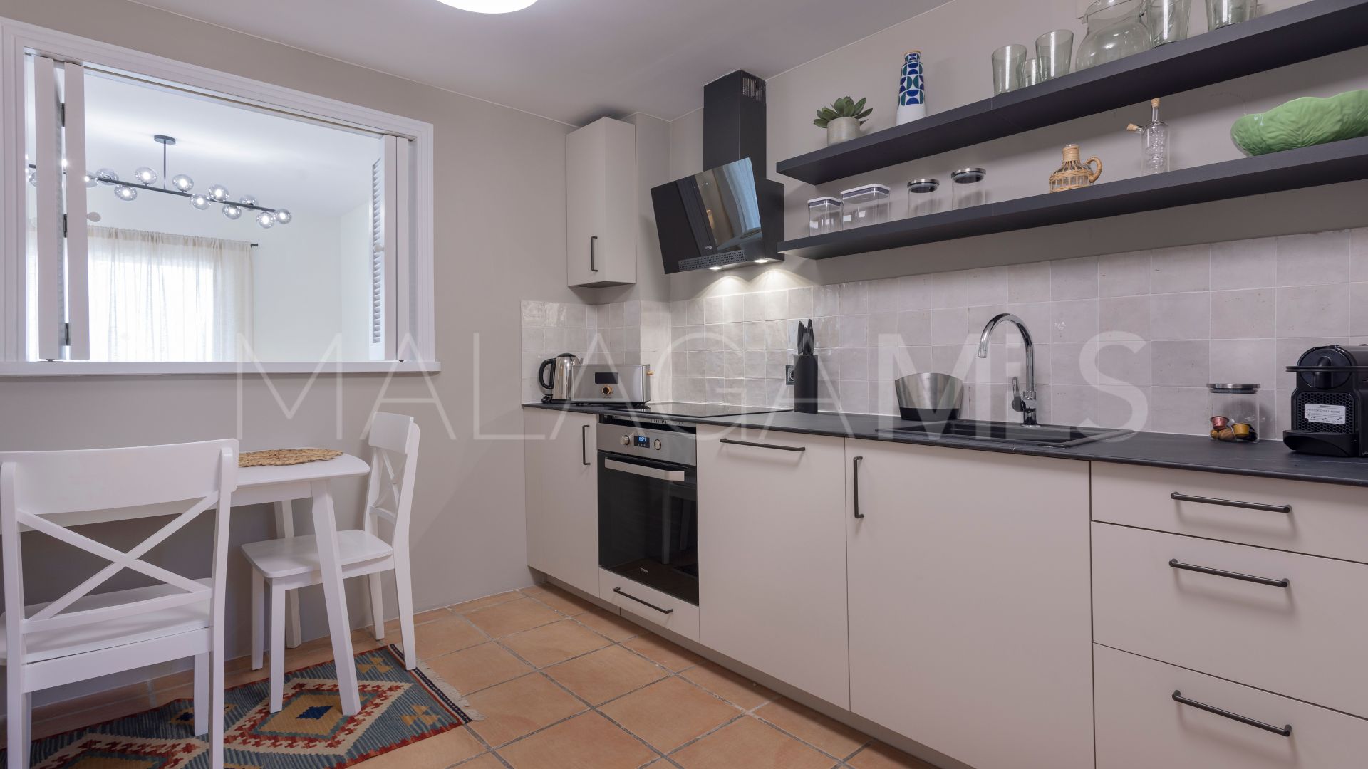 Apartment for sale in Estepona East with 3 bedrooms