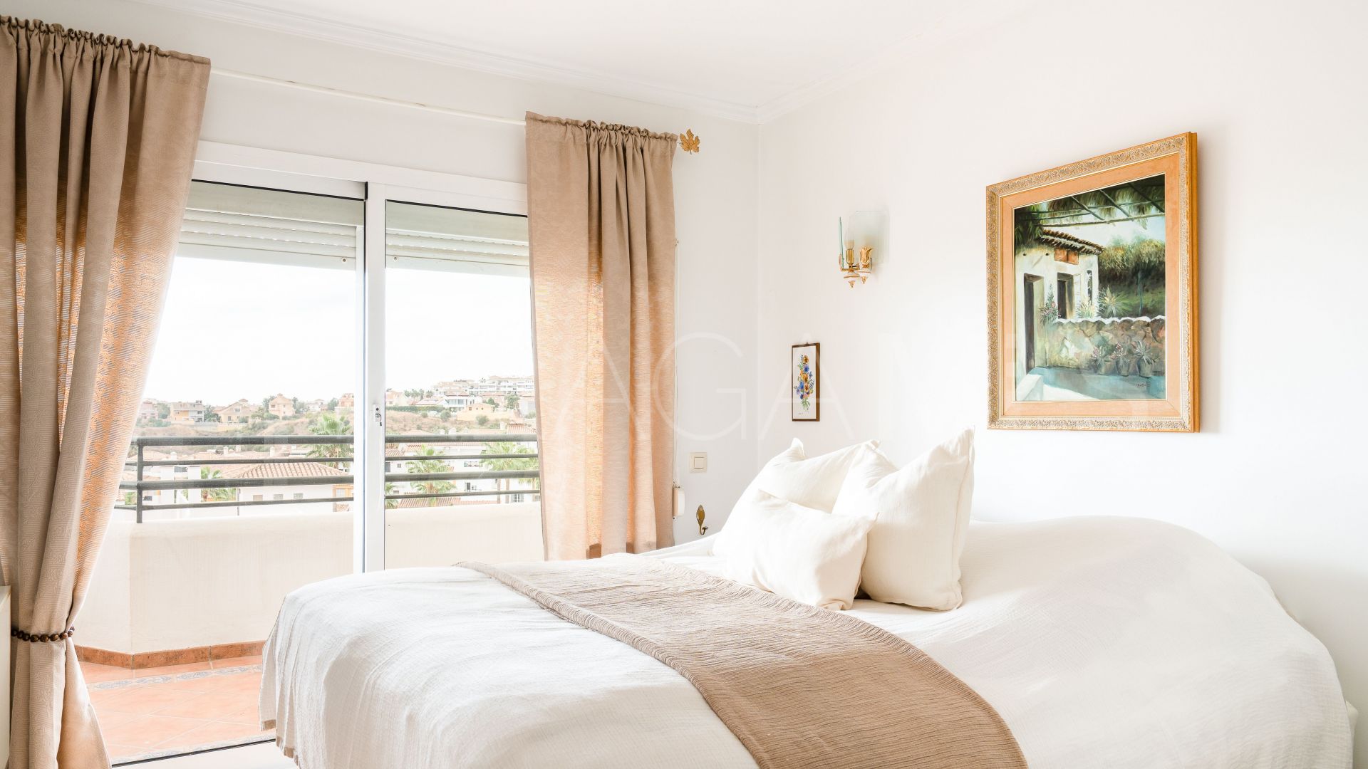 For sale 5 bedrooms town house in Benalmadena Costa