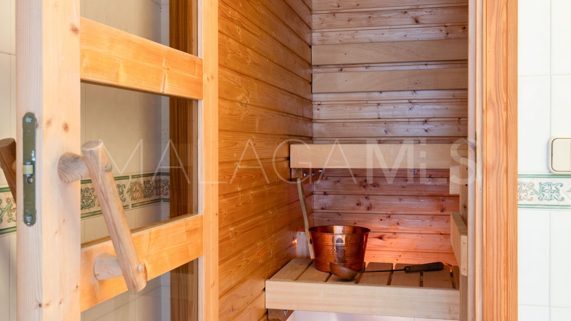 For sale 5 bedrooms town house in Benalmadena Costa