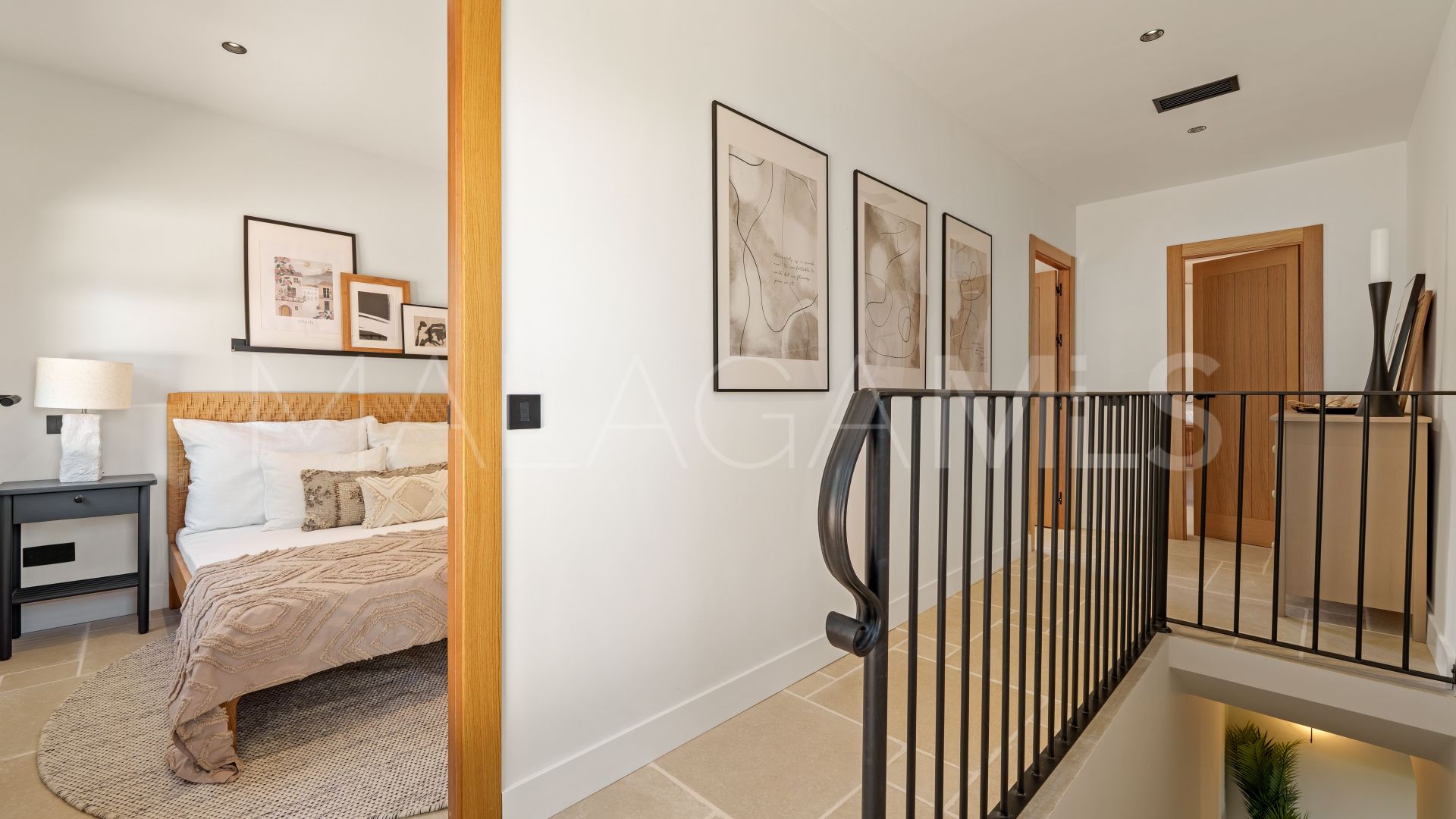 Villa for sale in Nueva Andalucia