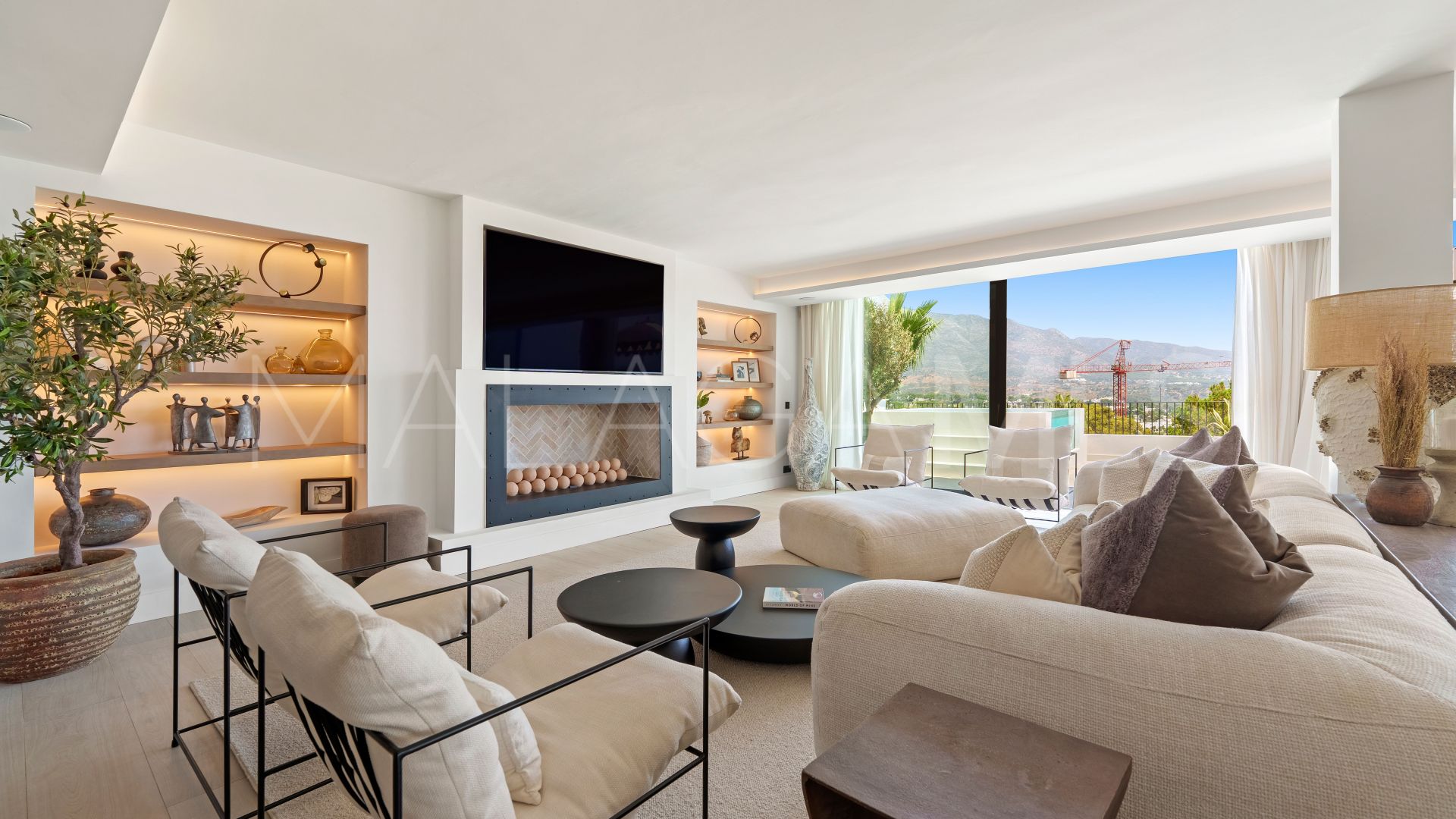 Villa for sale in Nueva Andalucia