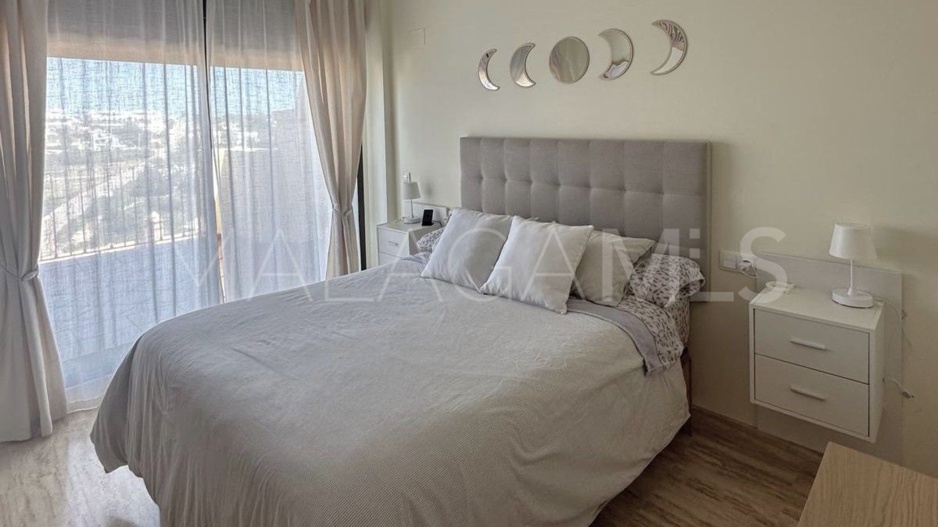For sale penthouse in Estepona with 2 bedrooms