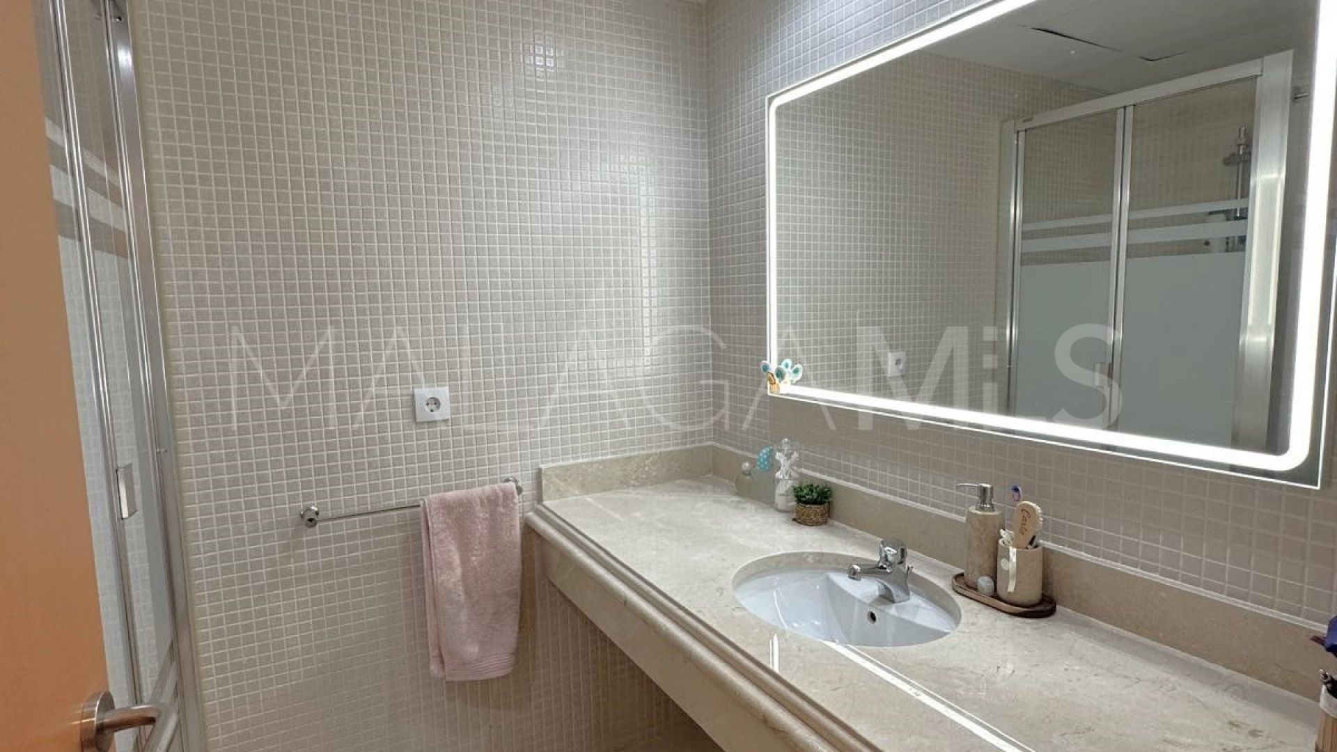 For sale penthouse in Estepona with 2 bedrooms