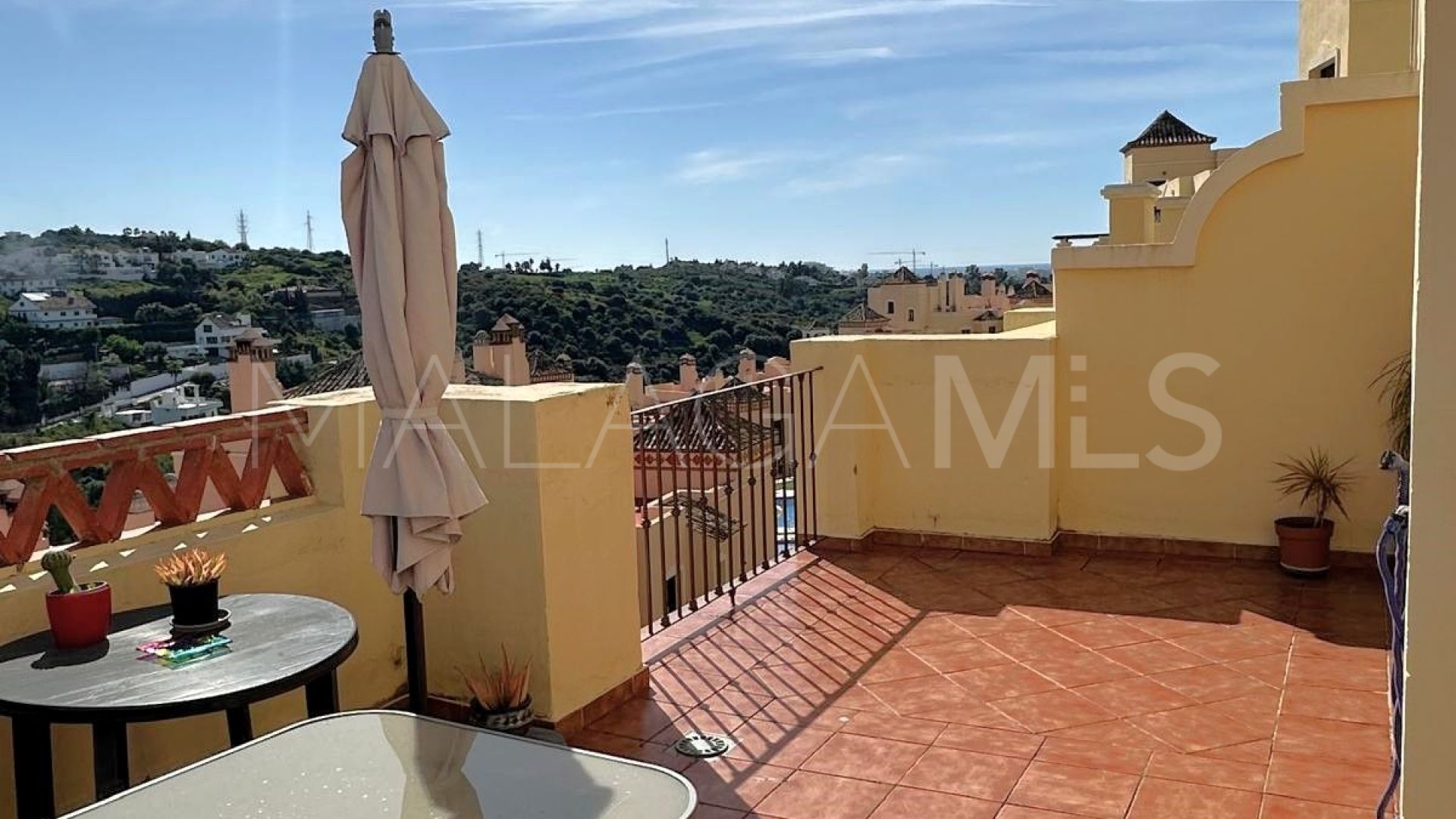 For sale penthouse in Estepona with 2 bedrooms