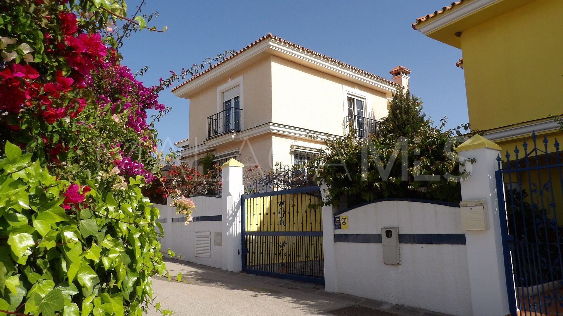 Villa for sale in Fuengirola