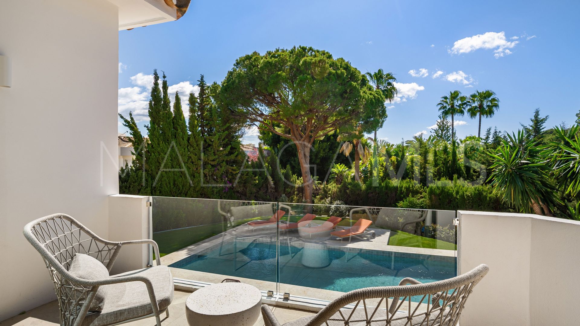 Villa for sale in Nueva Andalucia