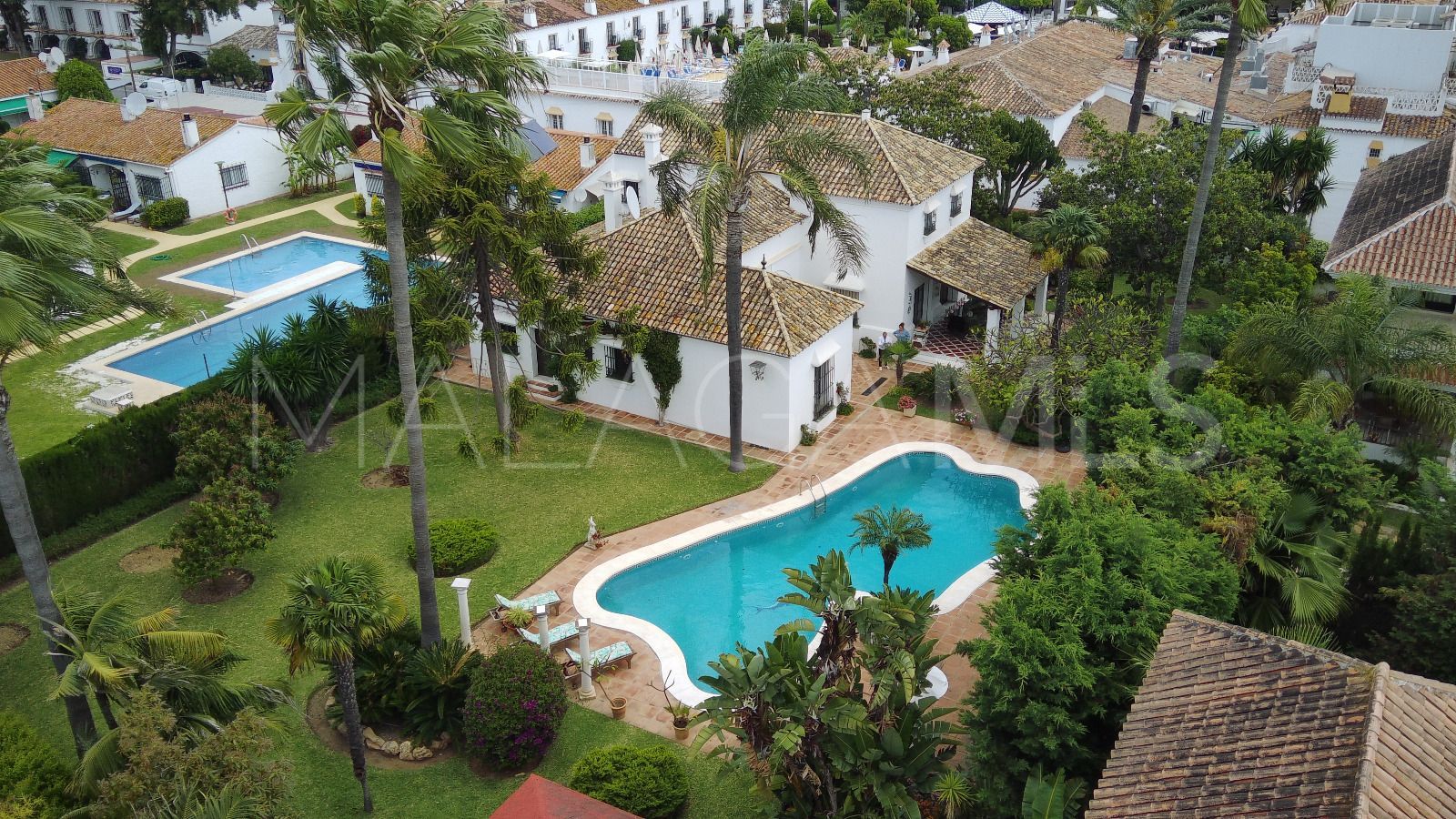 For sale villa with 5 bedrooms in Cortijo Blanco