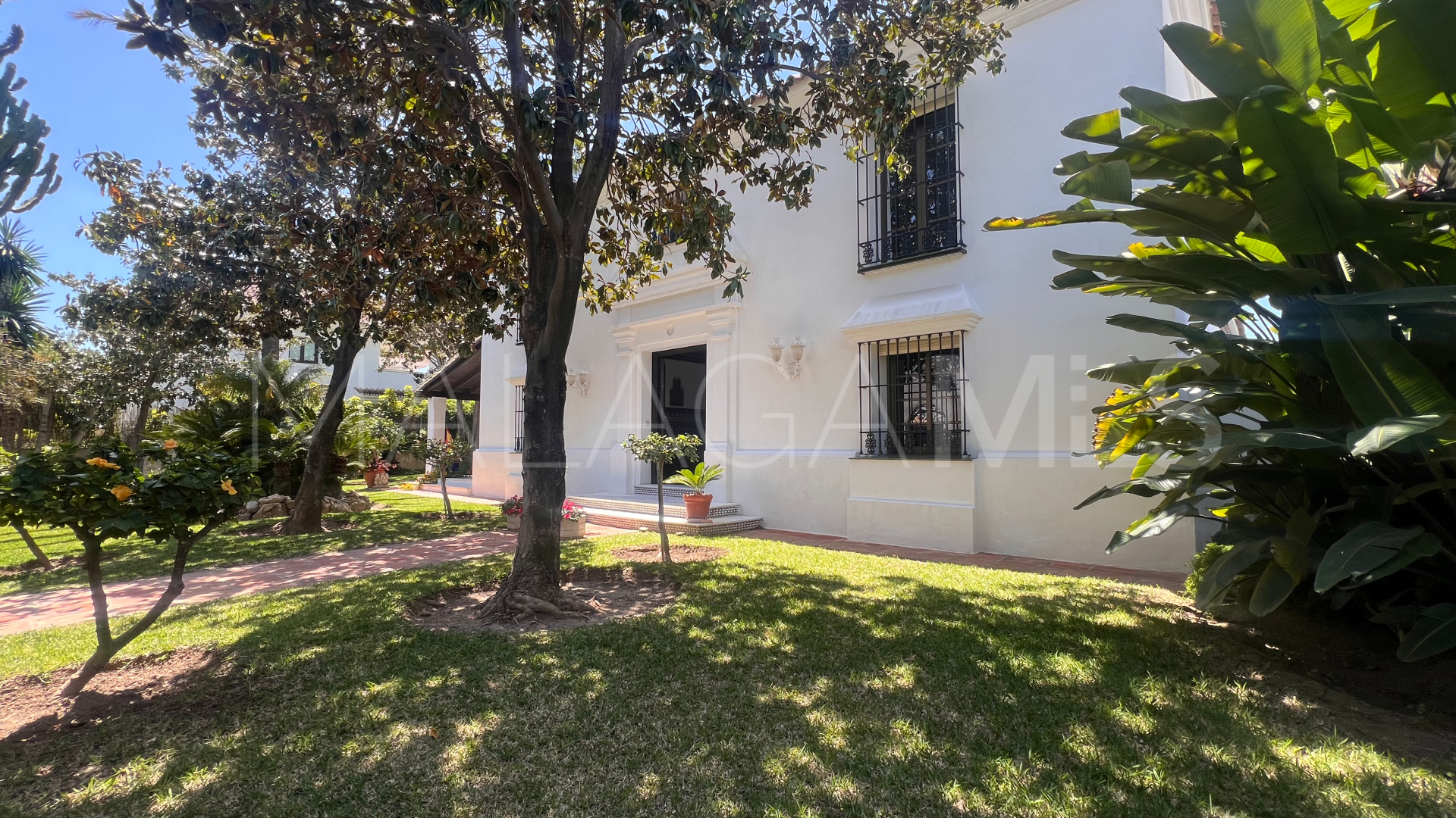 For sale villa with 5 bedrooms in Cortijo Blanco