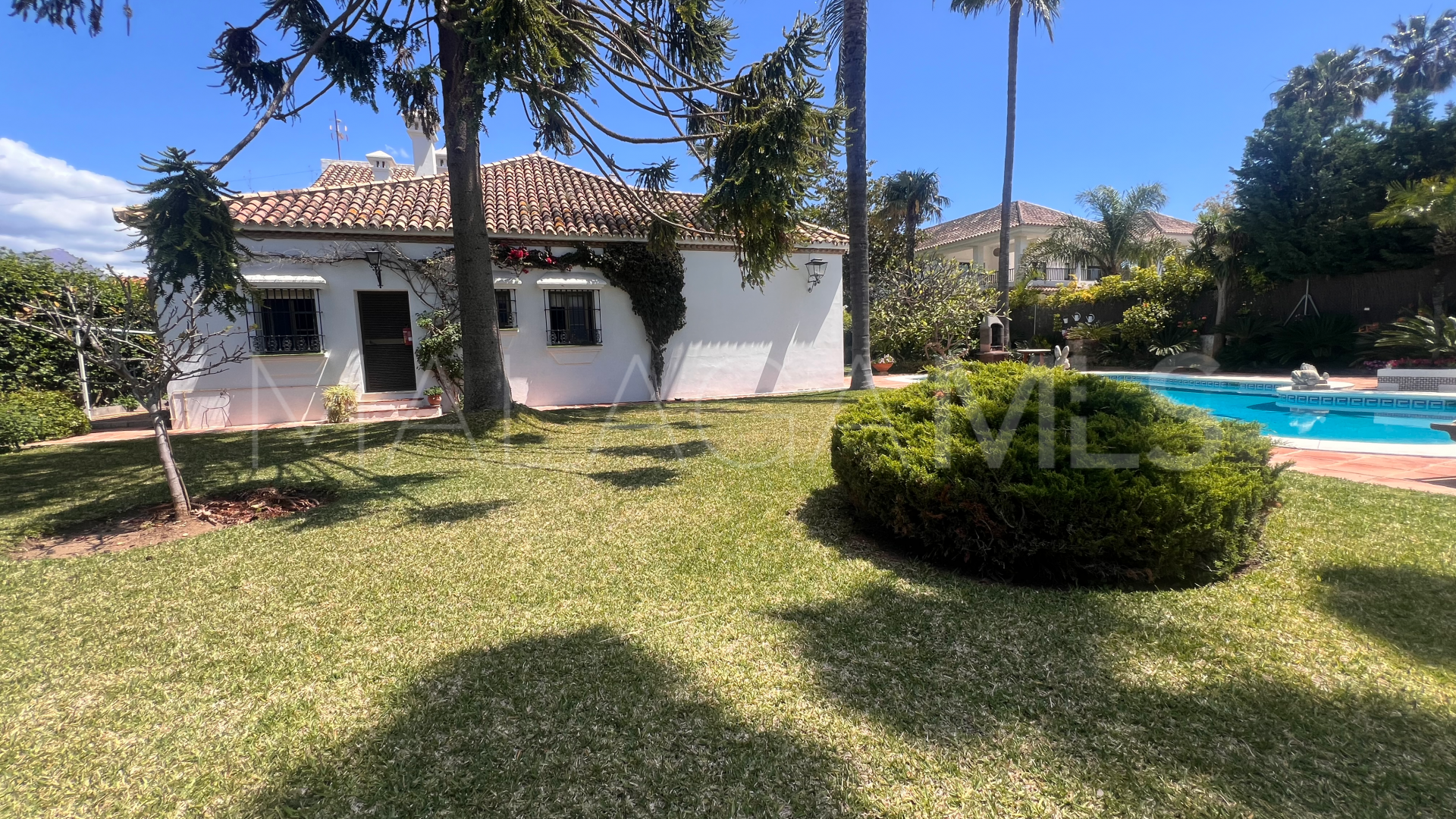 For sale villa with 5 bedrooms in Cortijo Blanco
