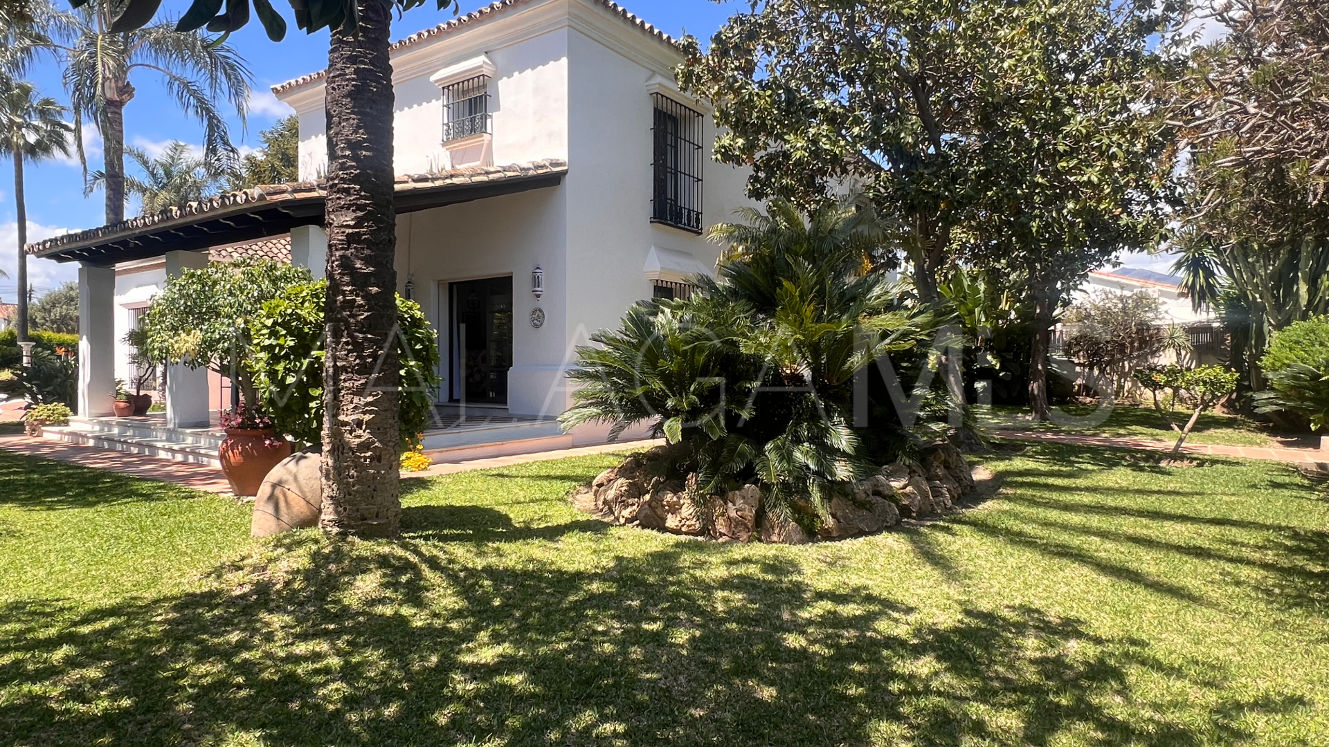 For sale villa with 5 bedrooms in Cortijo Blanco