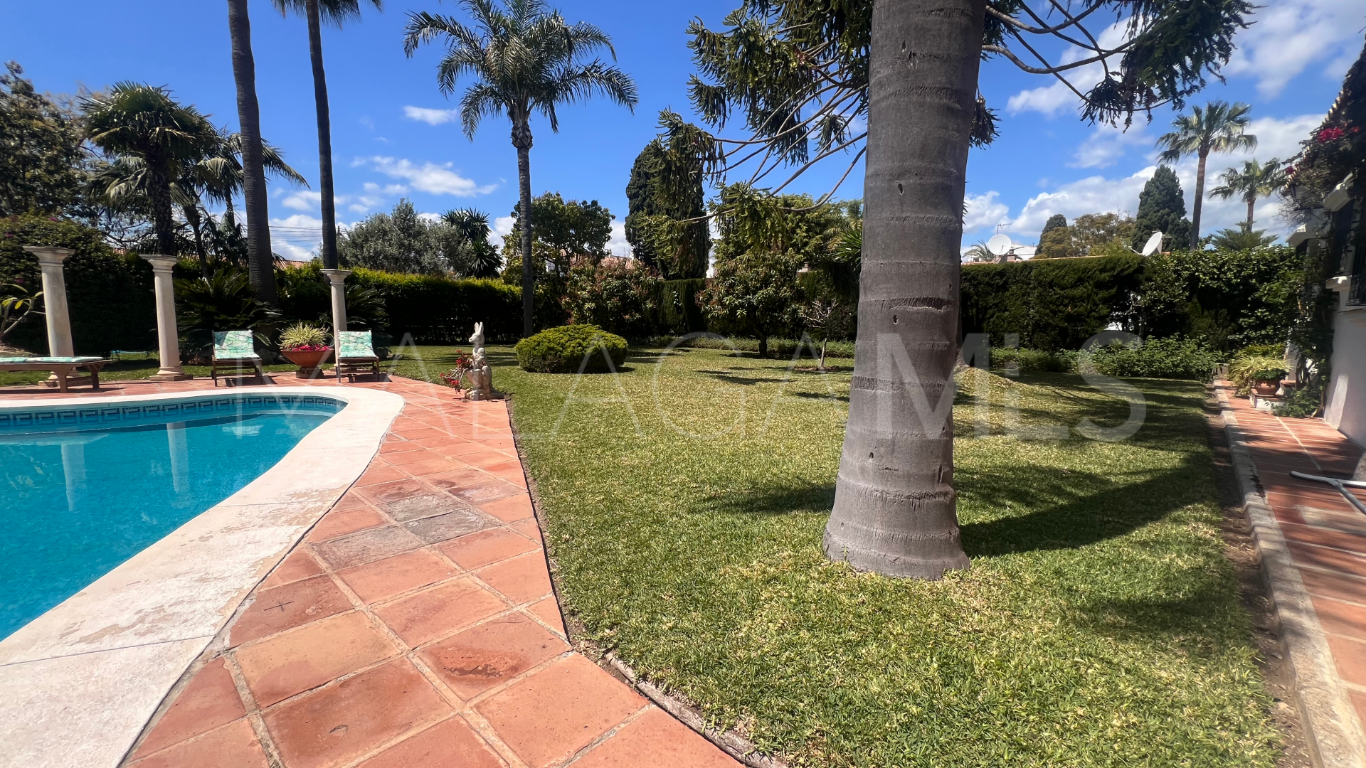 For sale villa with 5 bedrooms in Cortijo Blanco