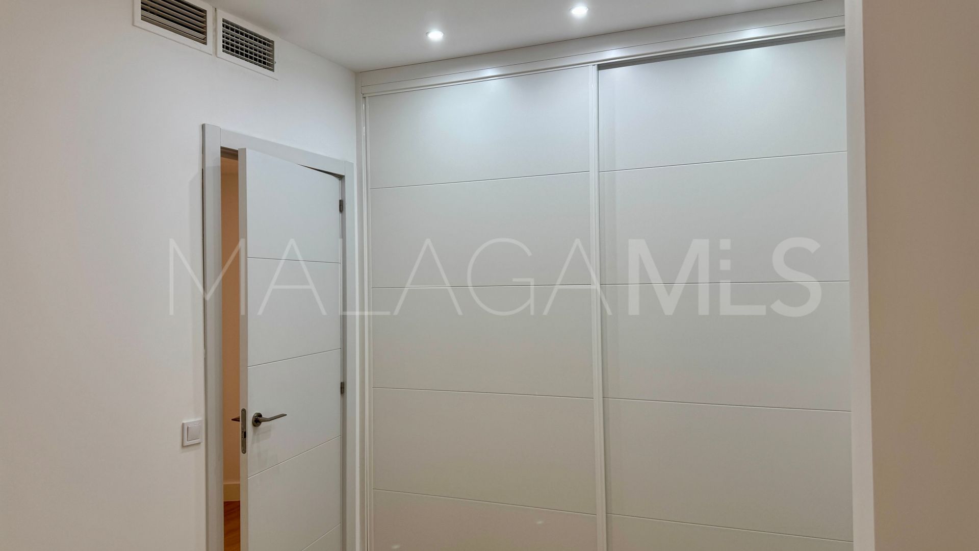 Buy apartamento de 3 bedrooms in Malaga