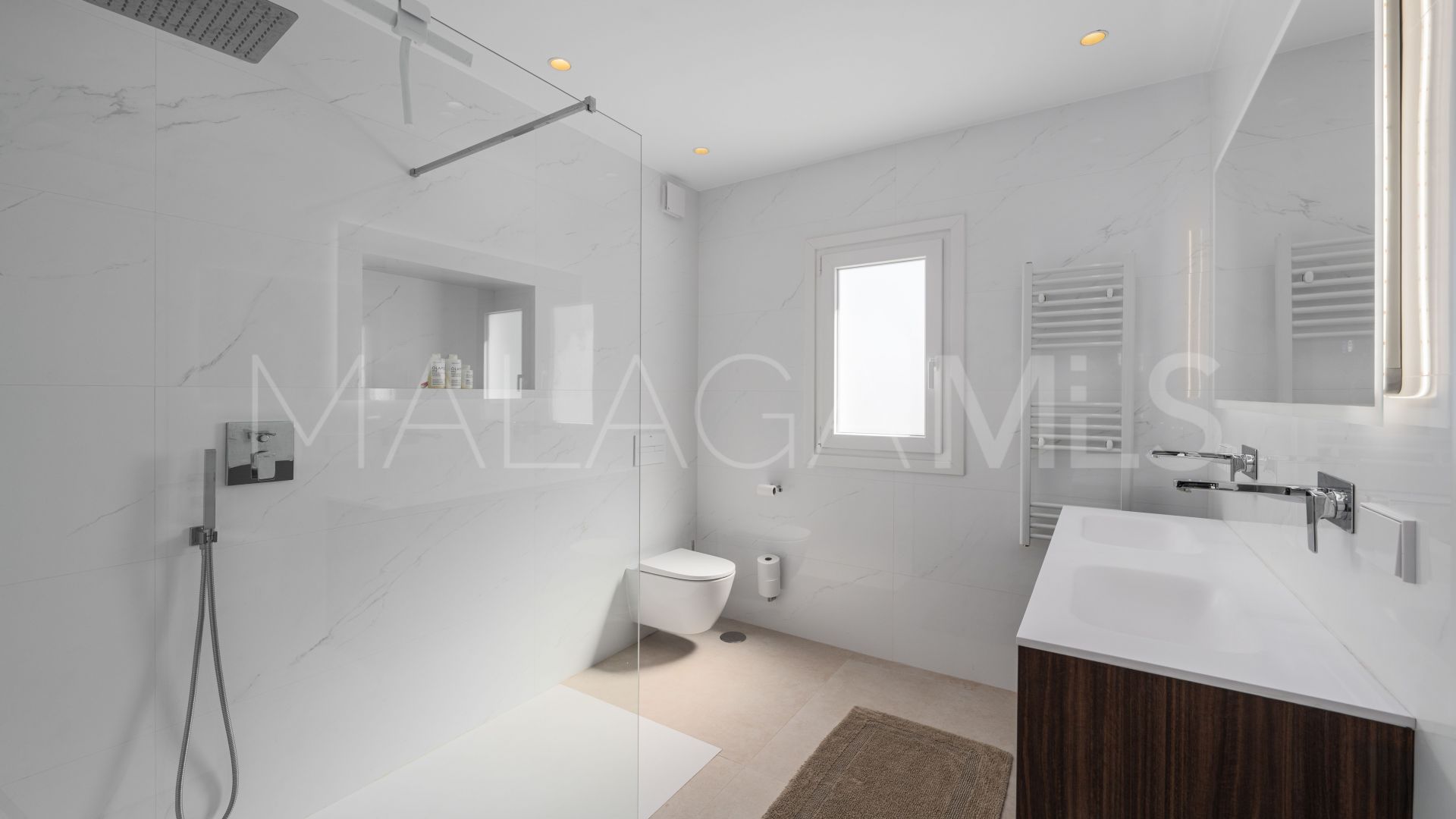 Villa for sale in Estepona