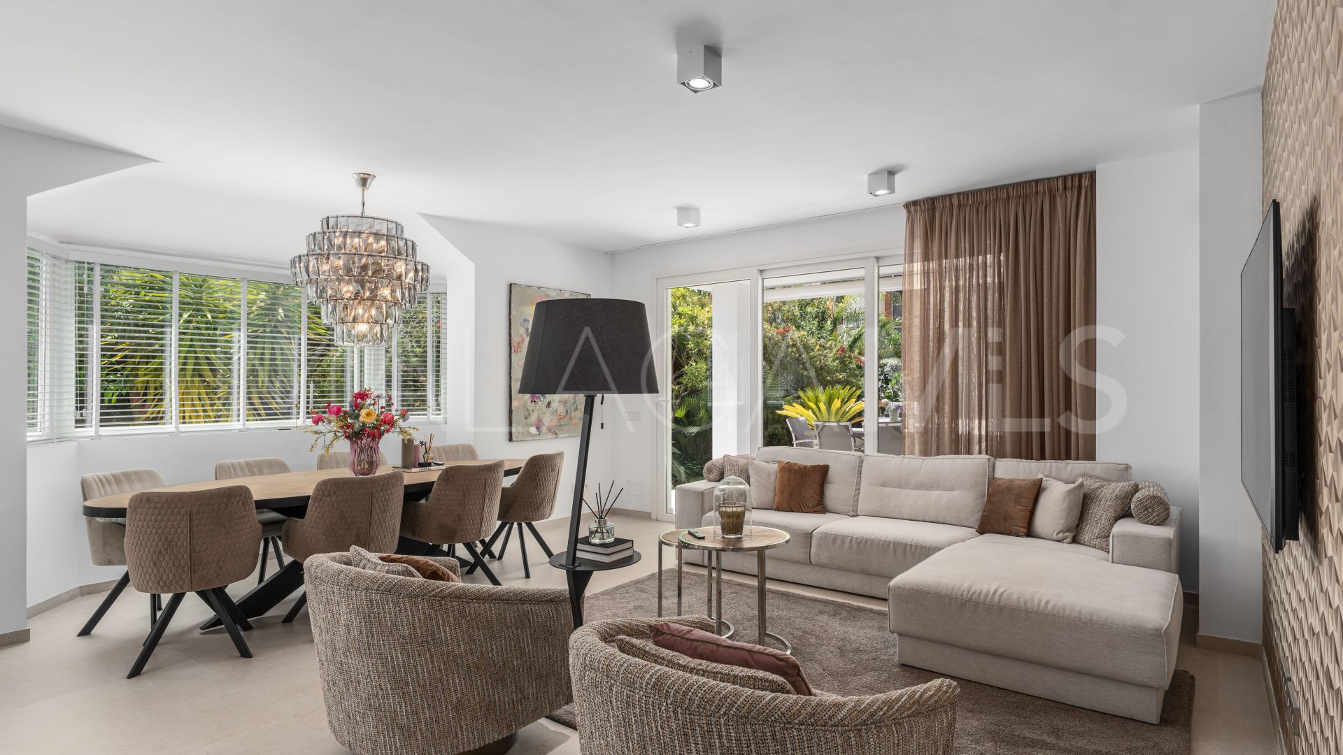 Villa for sale in Estepona