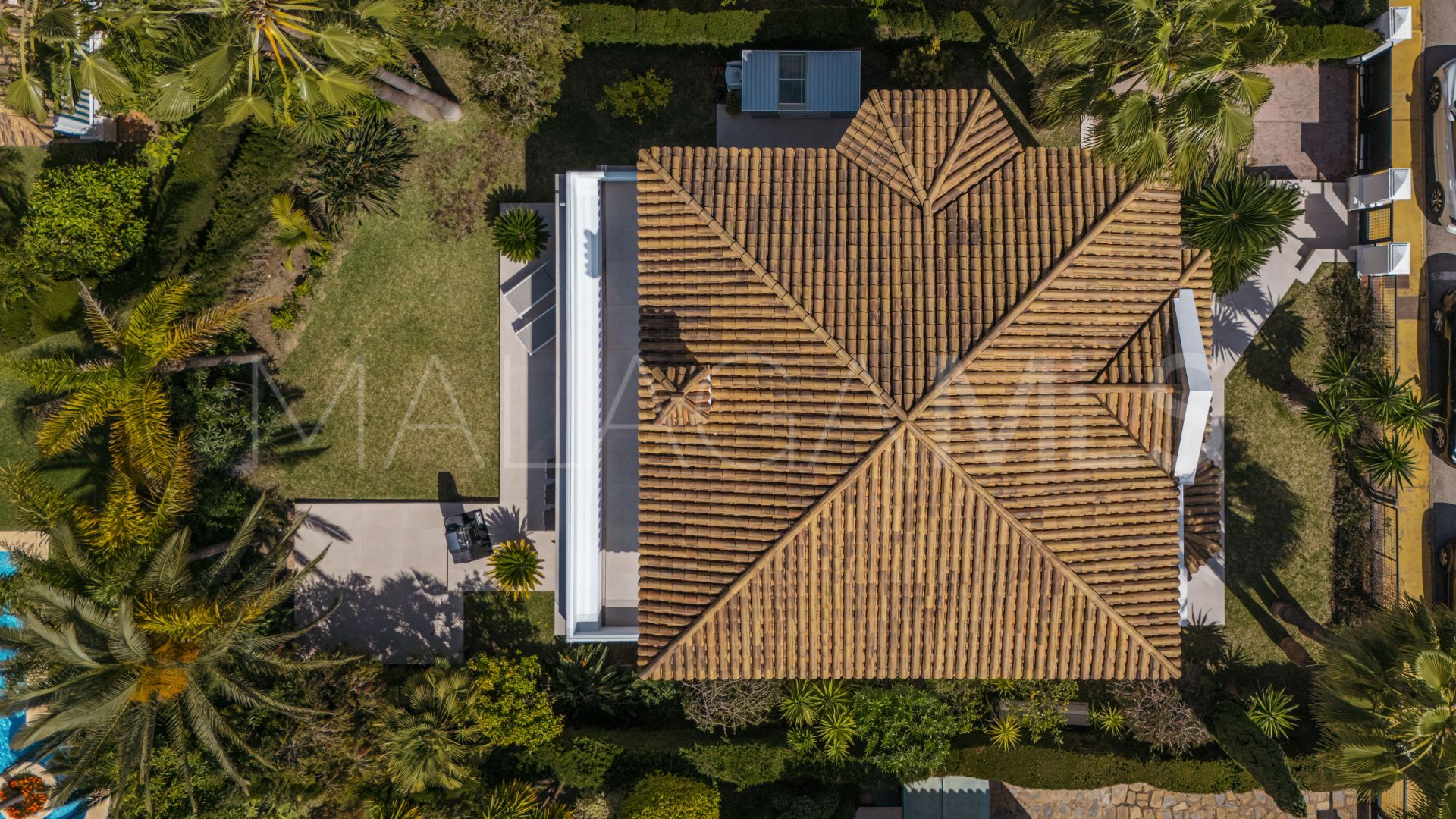 Villa for sale in Estepona