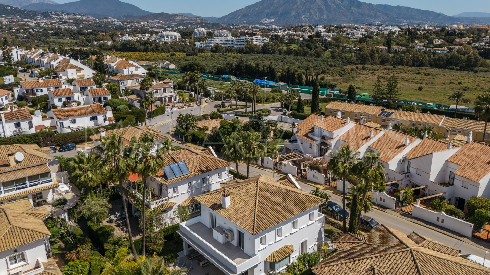 Villa for sale in Estepona