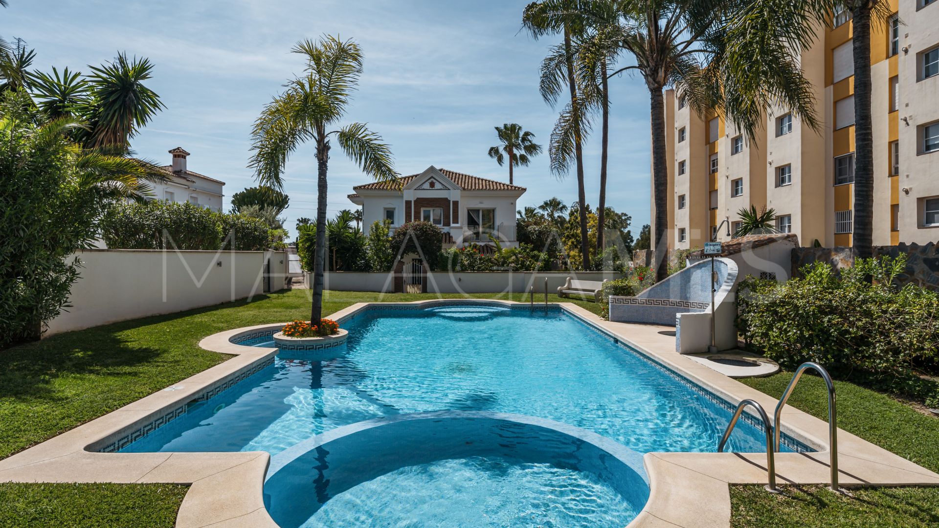 Villa for sale in Estepona