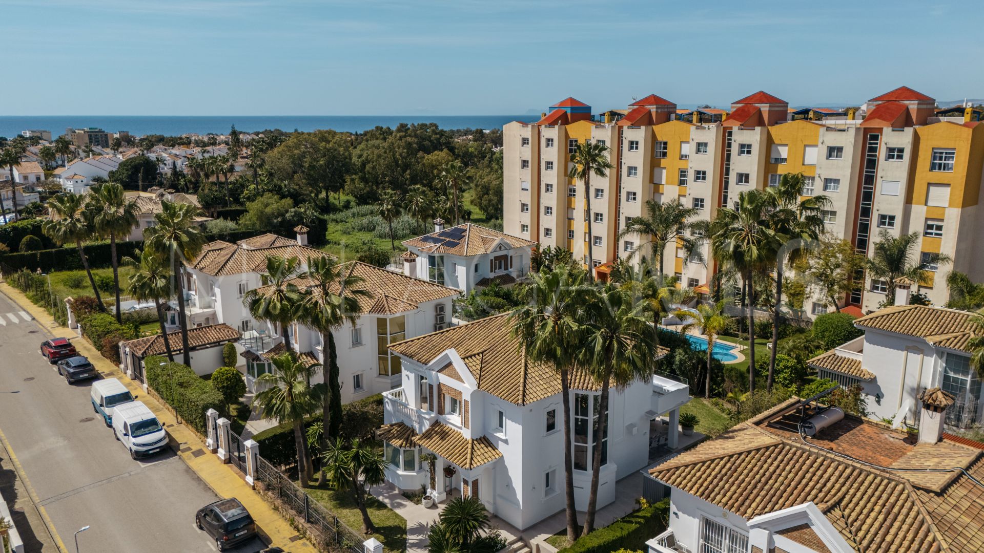 Villa for sale in Estepona