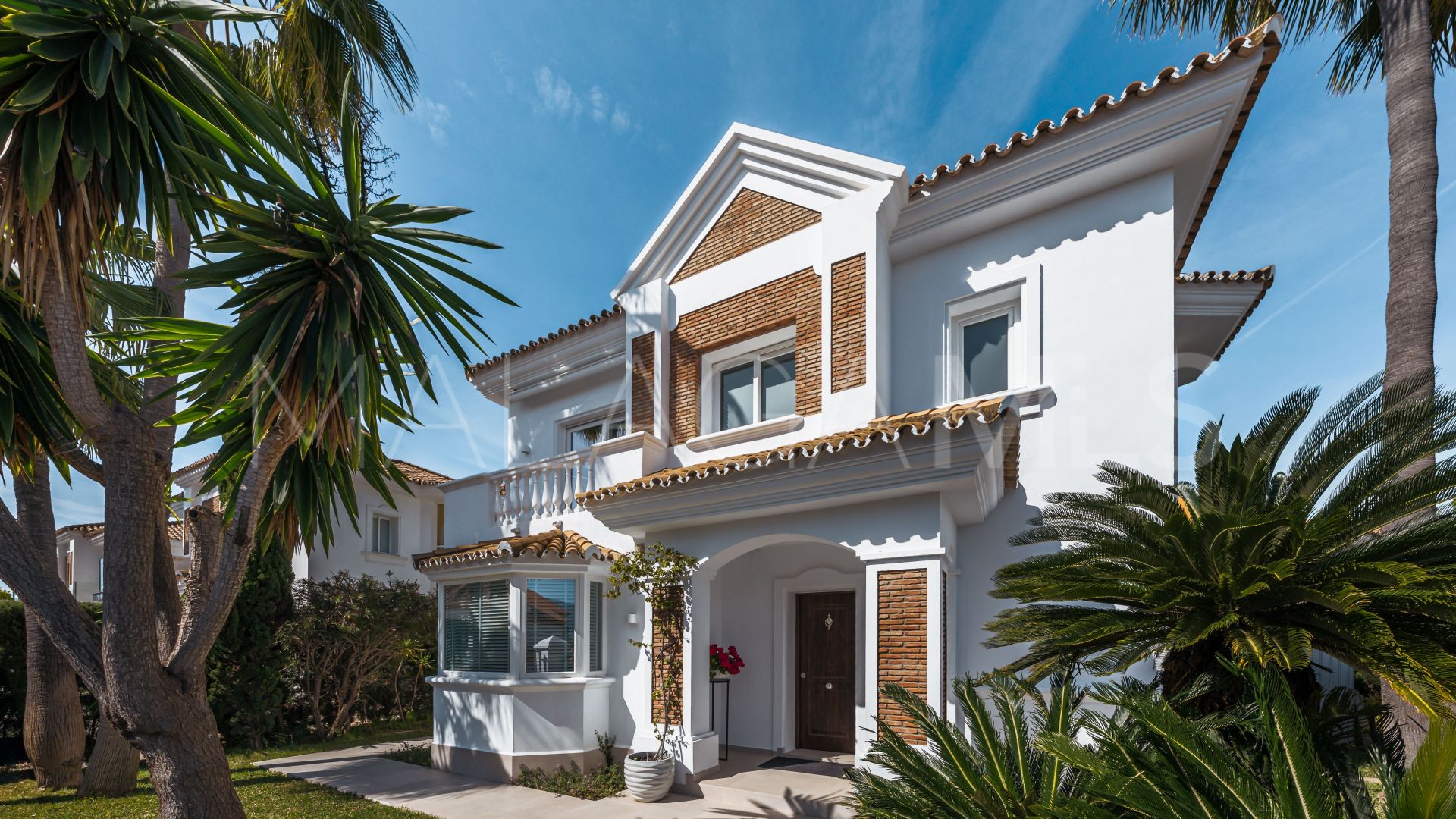 Villa for sale in Estepona